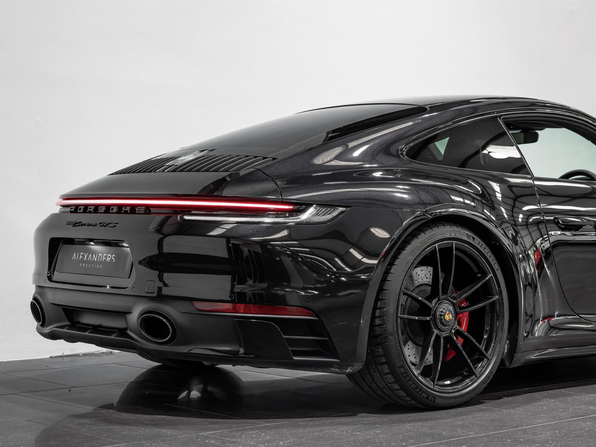 Porsche 911 view 12