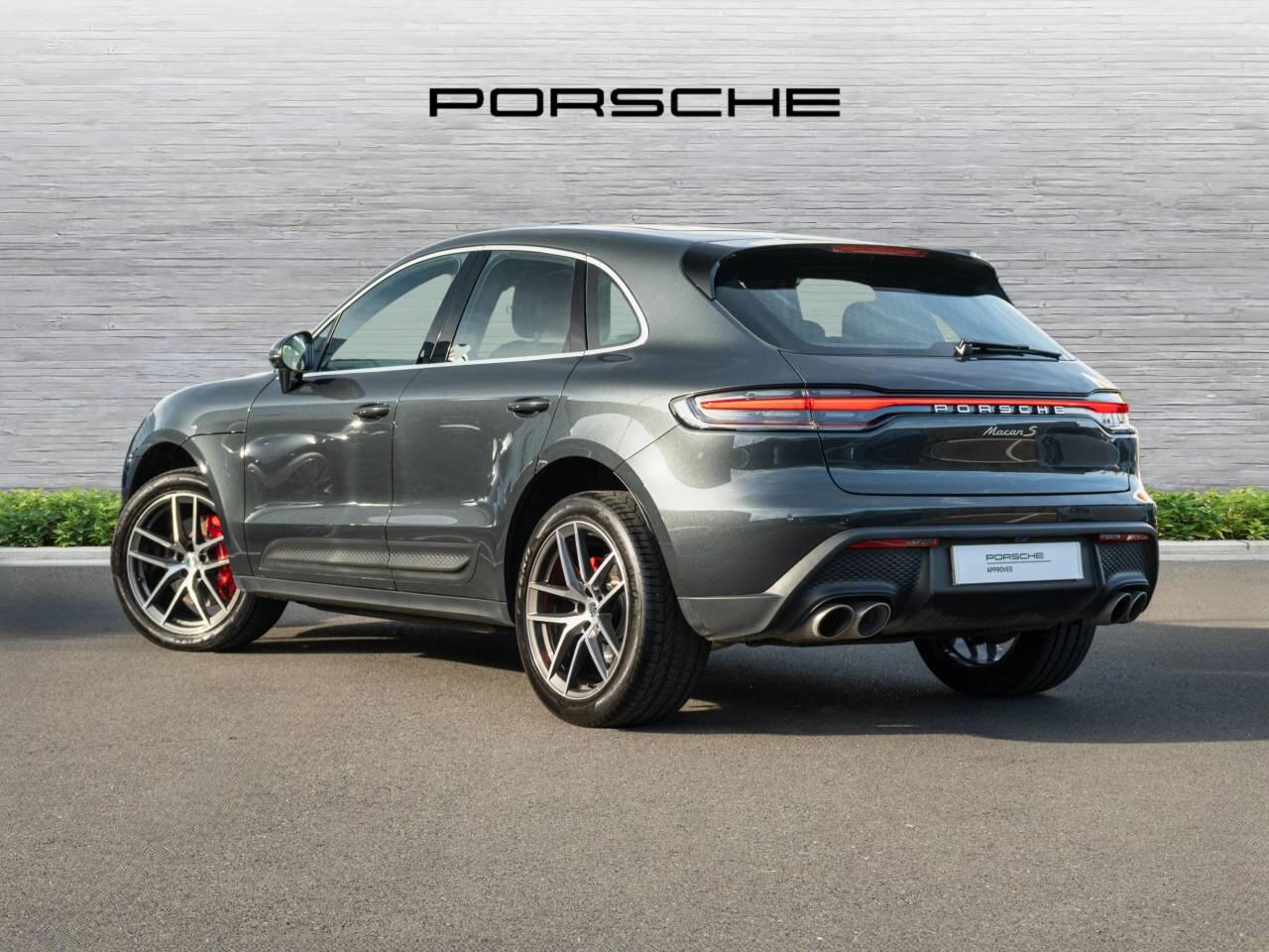 Porsche Macan view 3