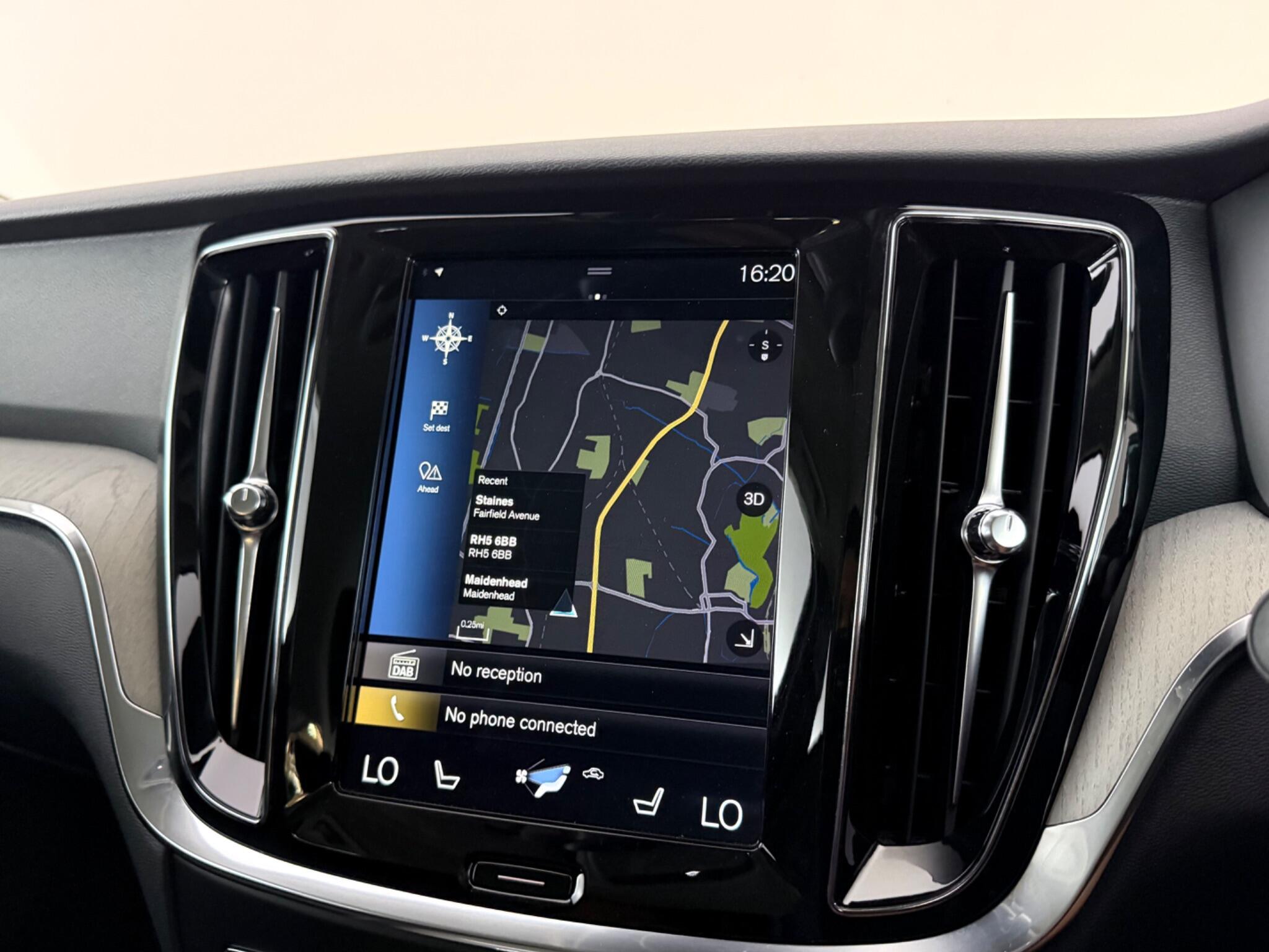 Volvo S60 view 26