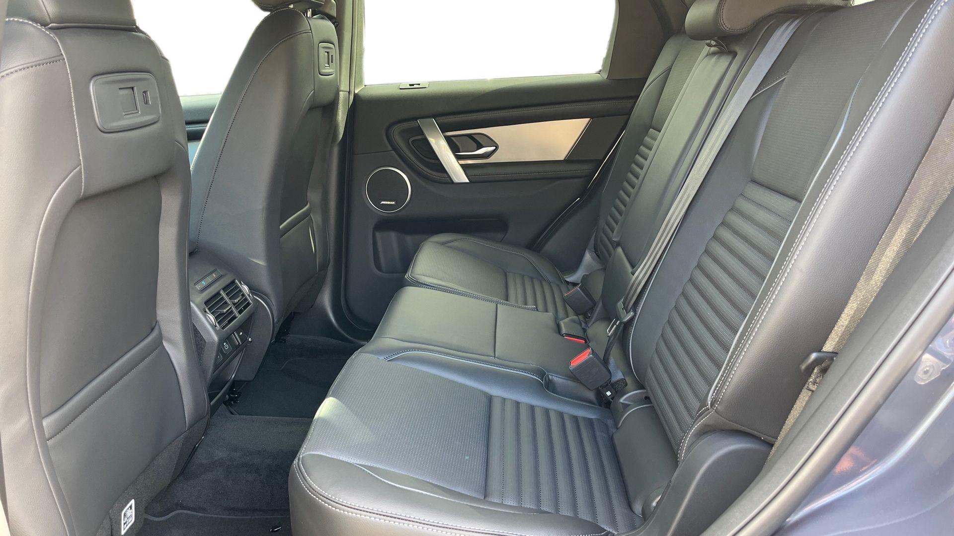 Land Rover Discovery Sport view 4