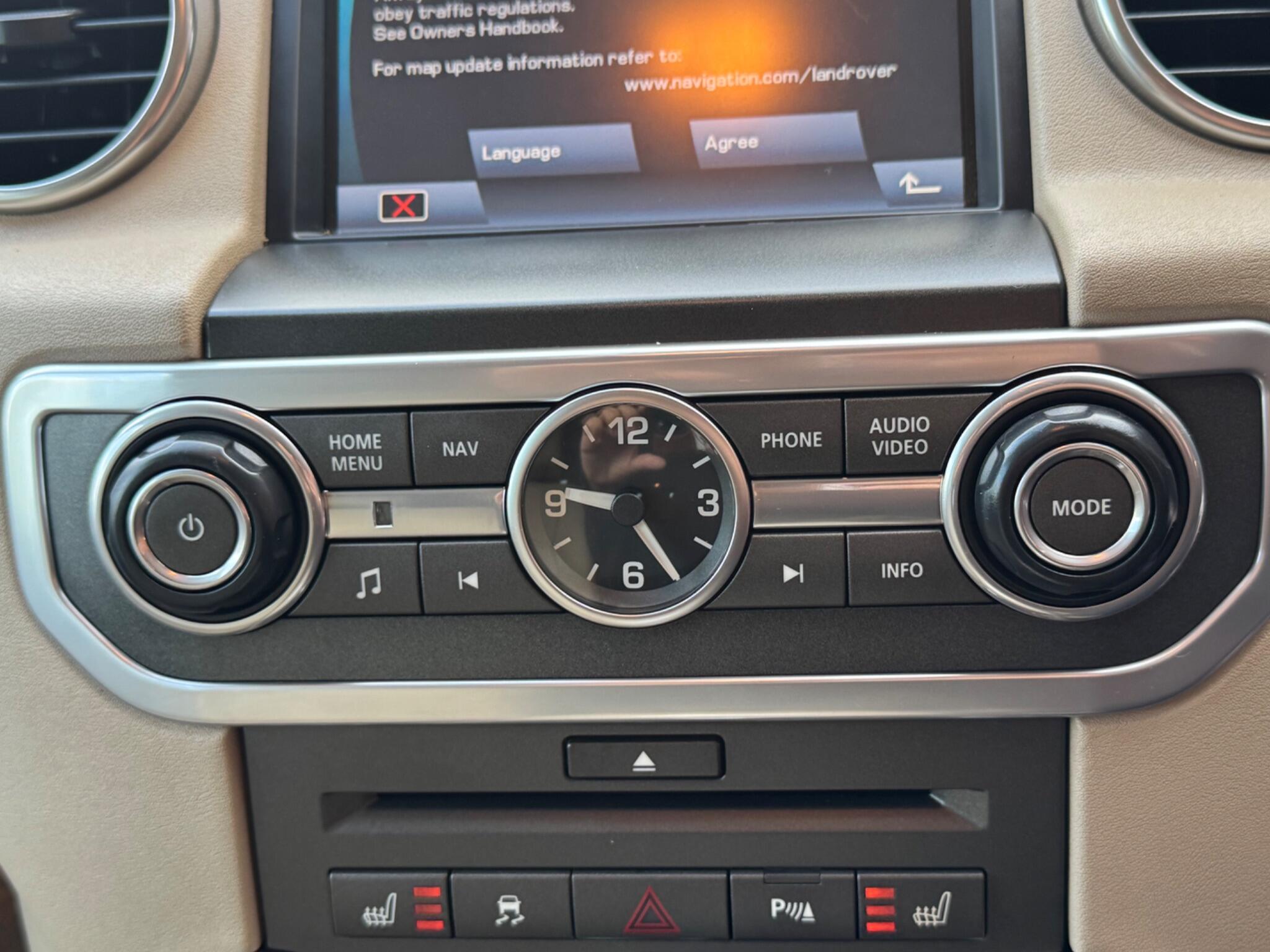 Land Rover Discovery 4 view 23