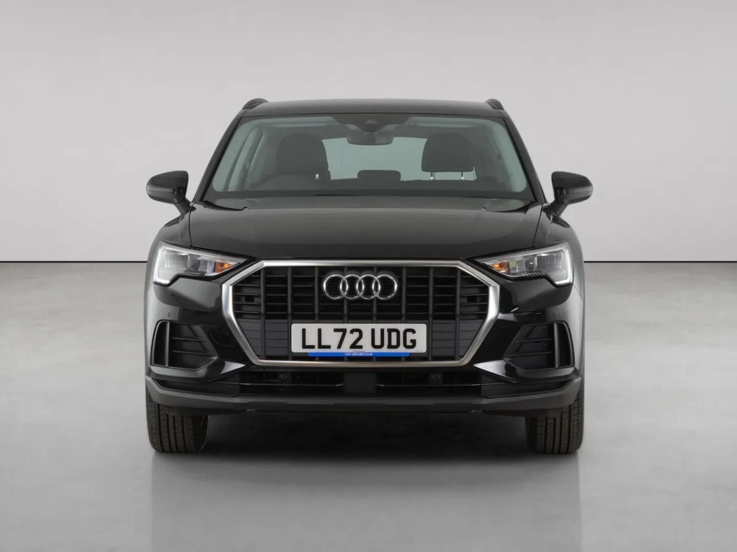 Audi Q3 view 5