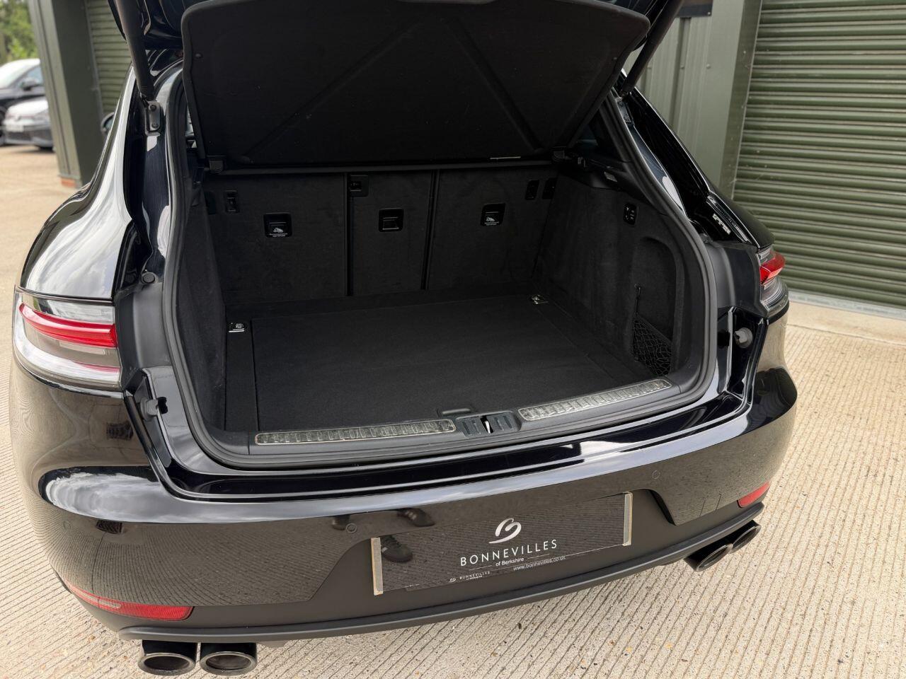 Porsche Macan view 27