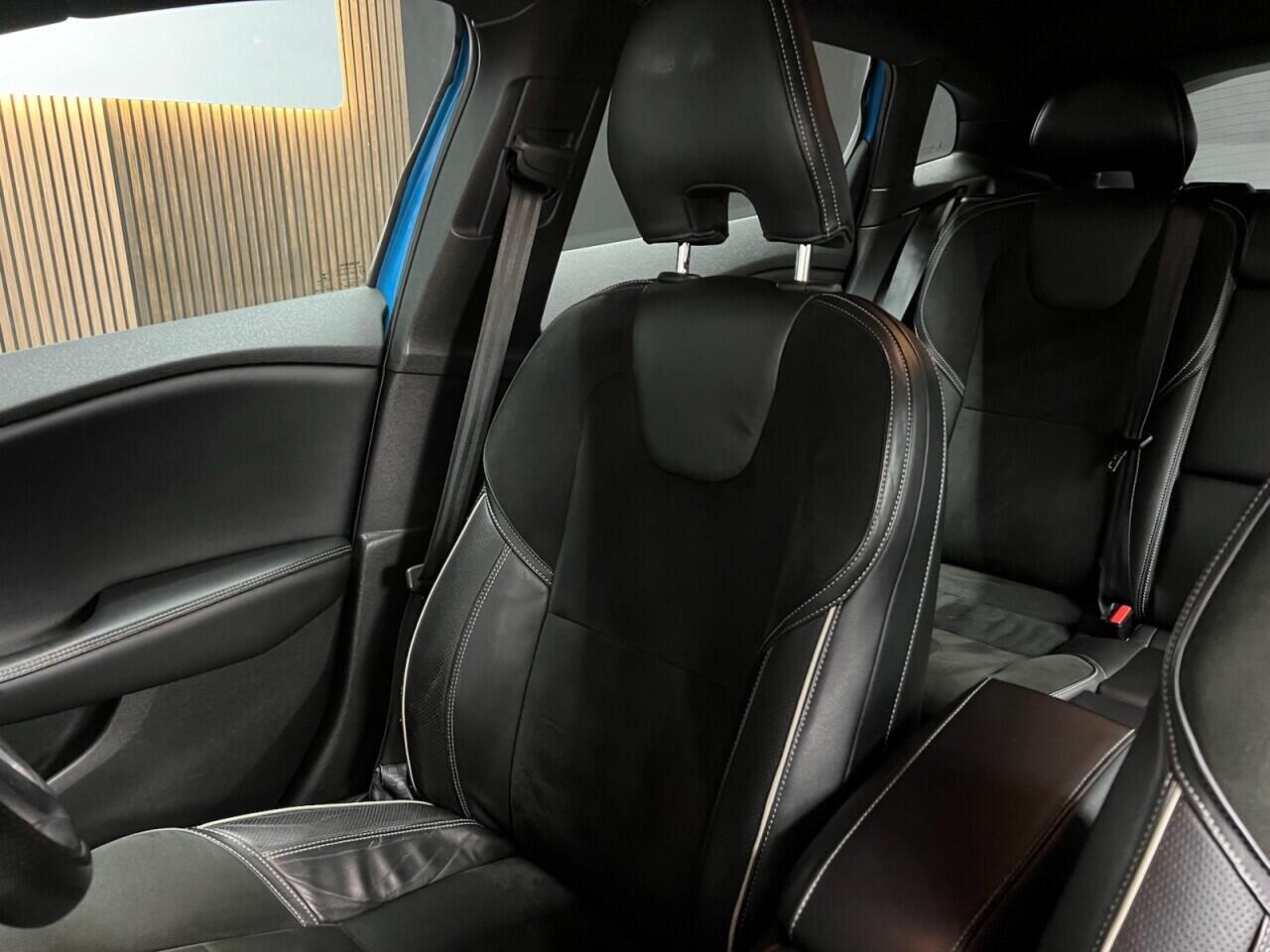 Volvo V40 view 29