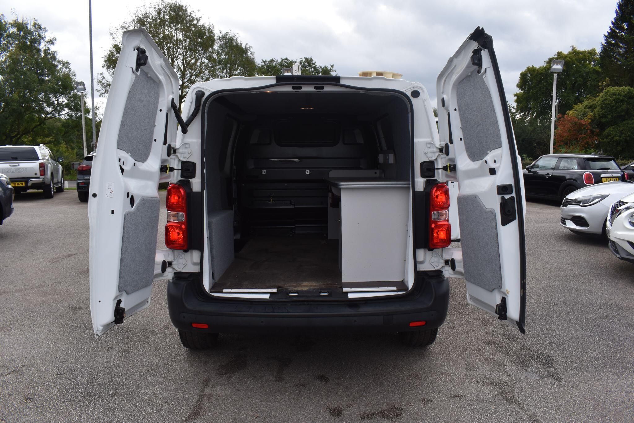 Expert - 2.0 BlueHDi 1400 Professional Premium Standard Panel Van MWB Euro 6 (s/s) 6dr - Image 15
