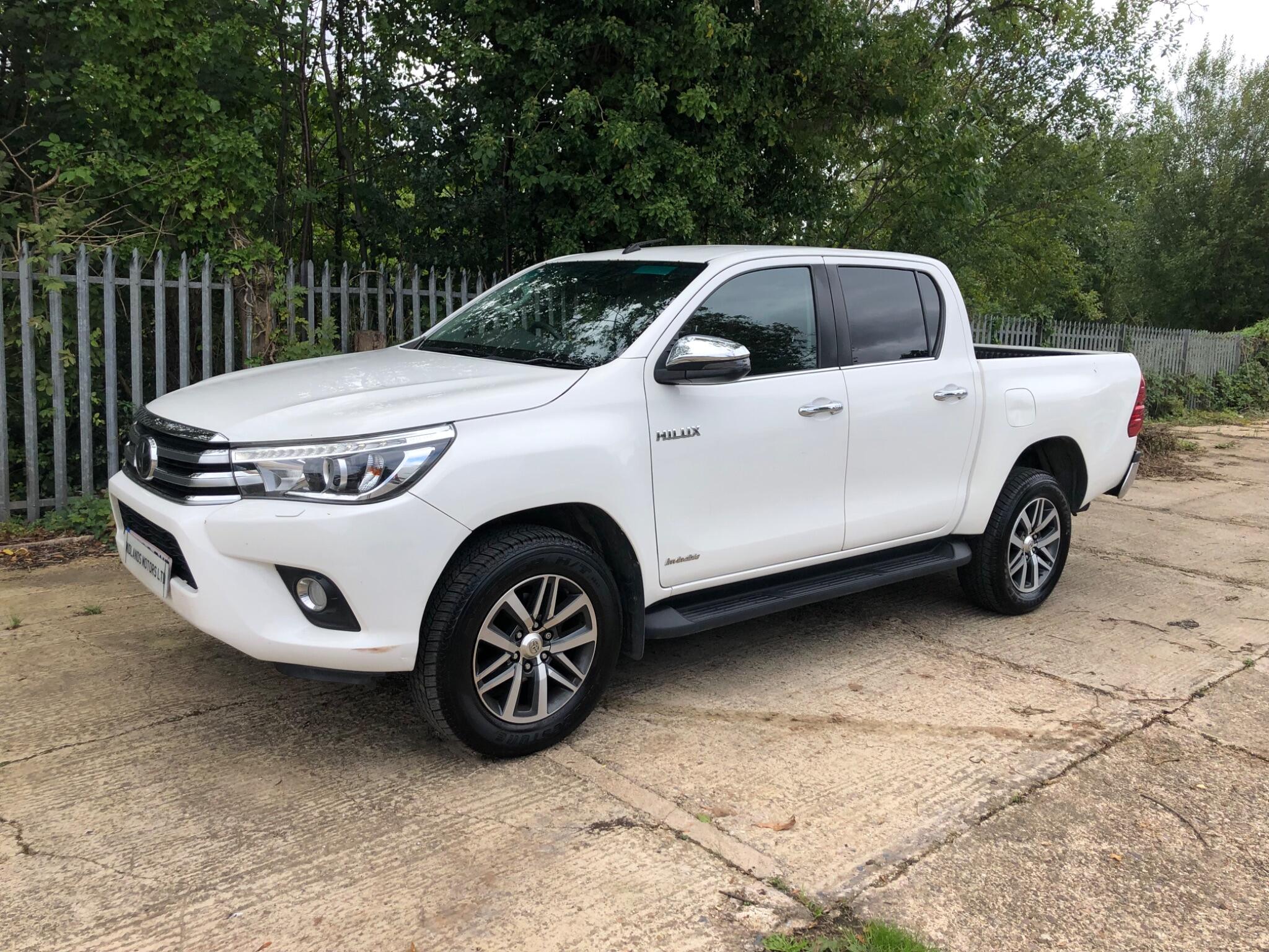 Toyota Hilux view 5