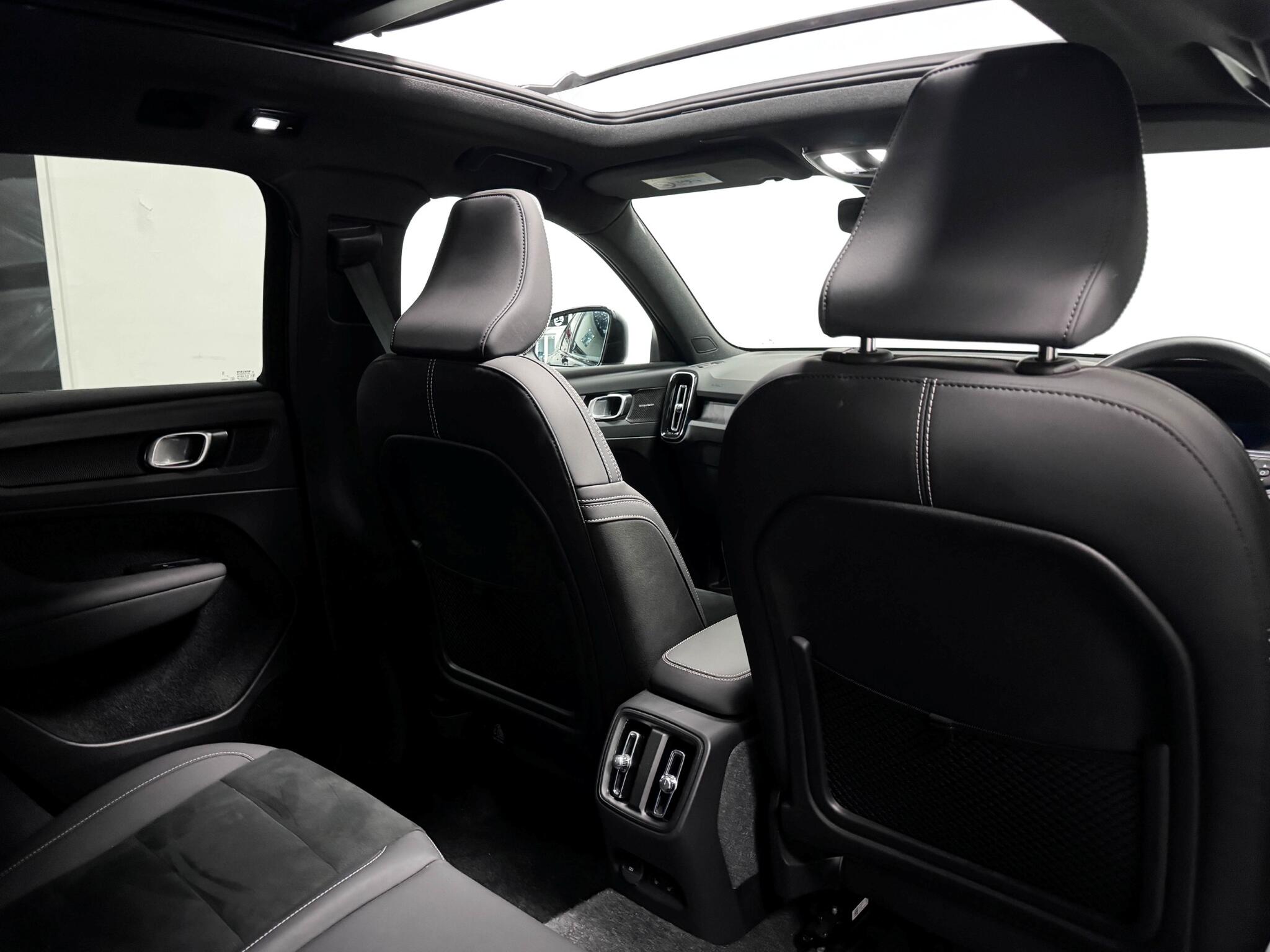Volvo XC40 view 27