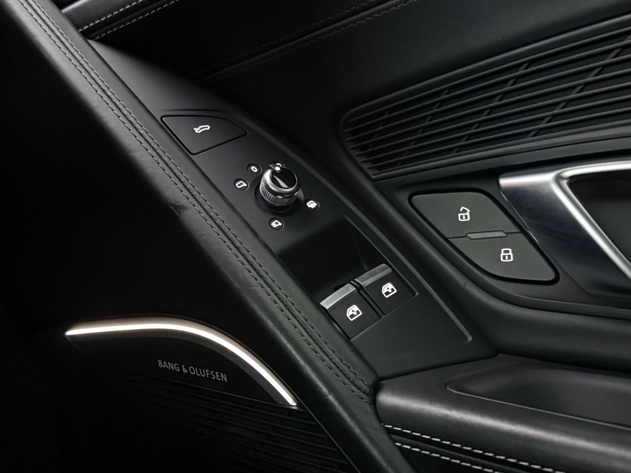 Audi R8 view 36