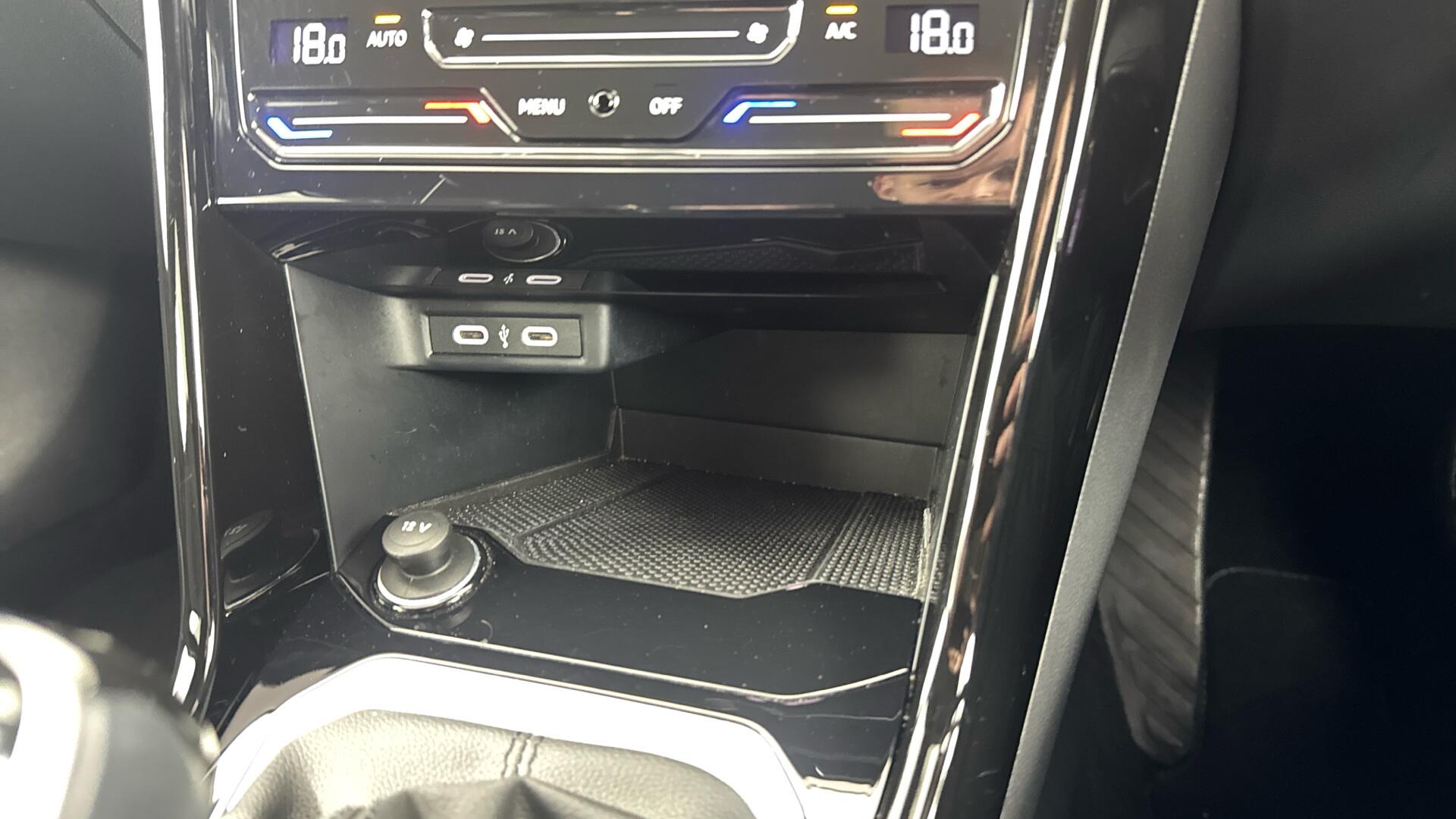 Volkswagen T-Roc view 37