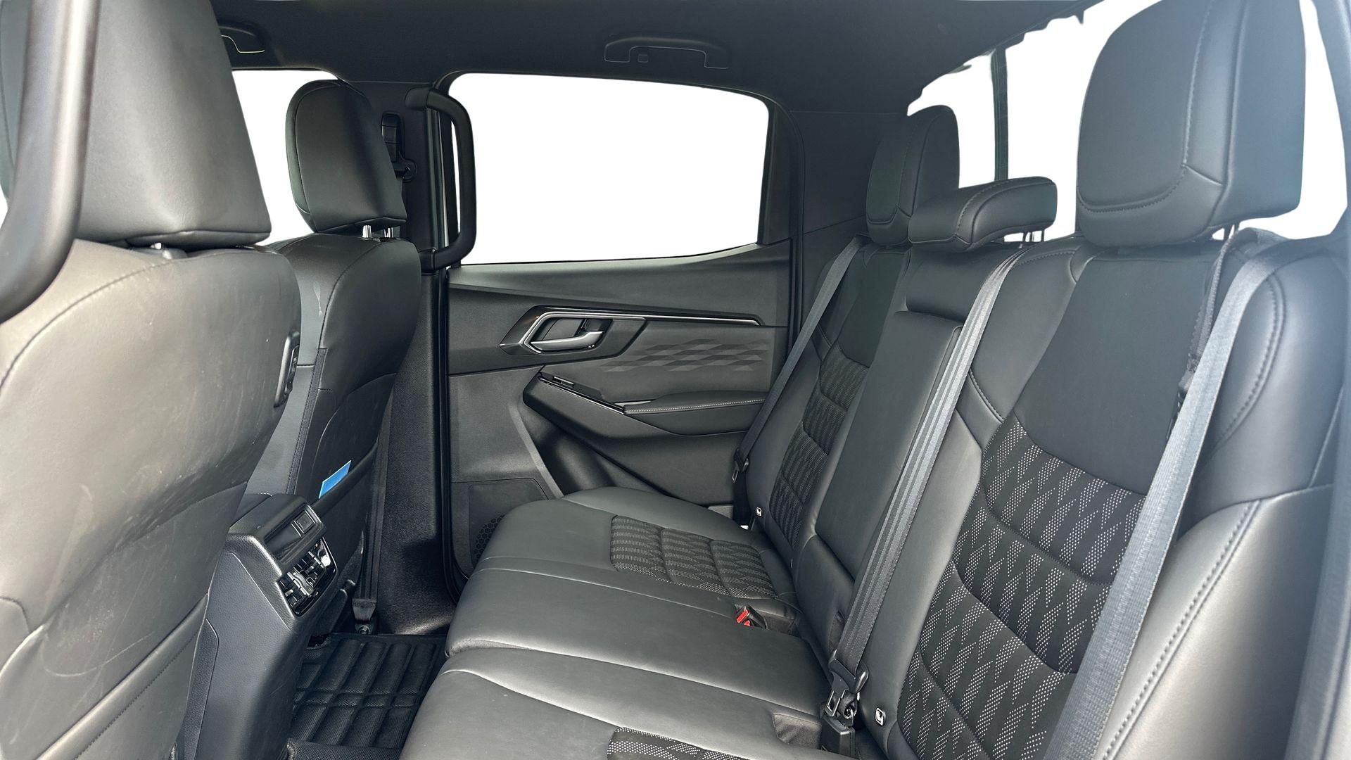 Isuzu D-Max view 4