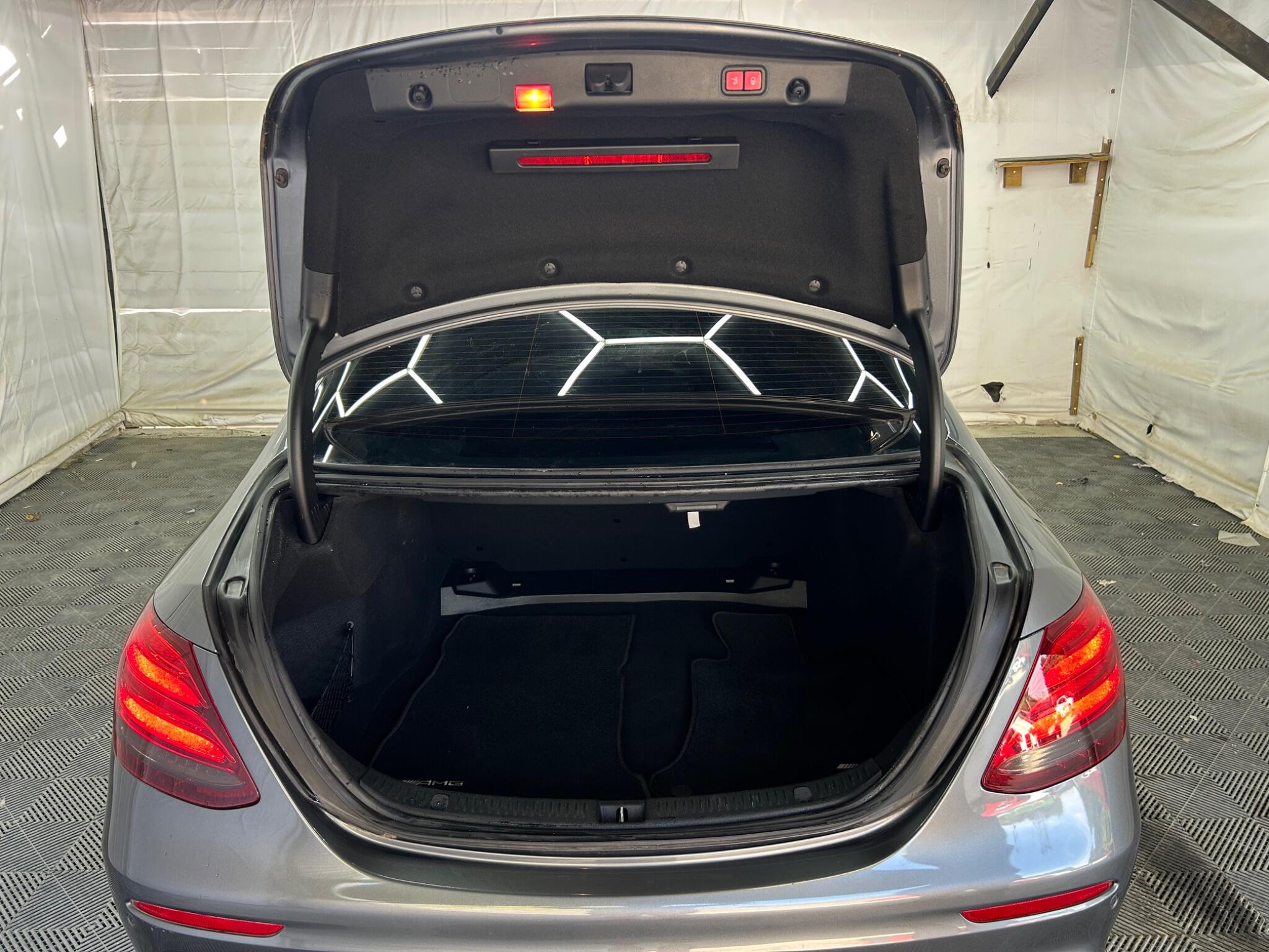 Mercedes-Benz E Class view 41