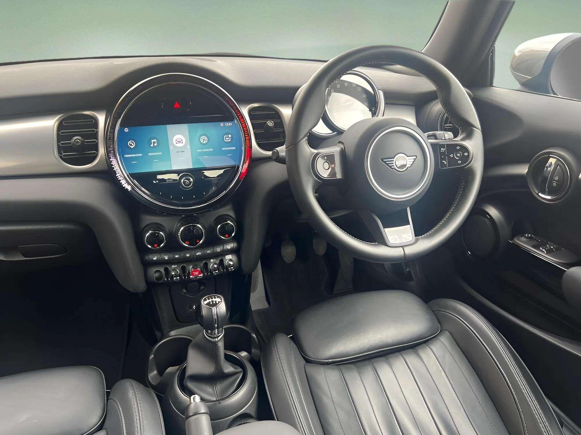 Mini Hatch view 22