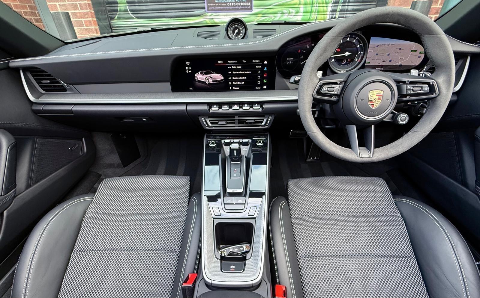 Porsche 911 view 26