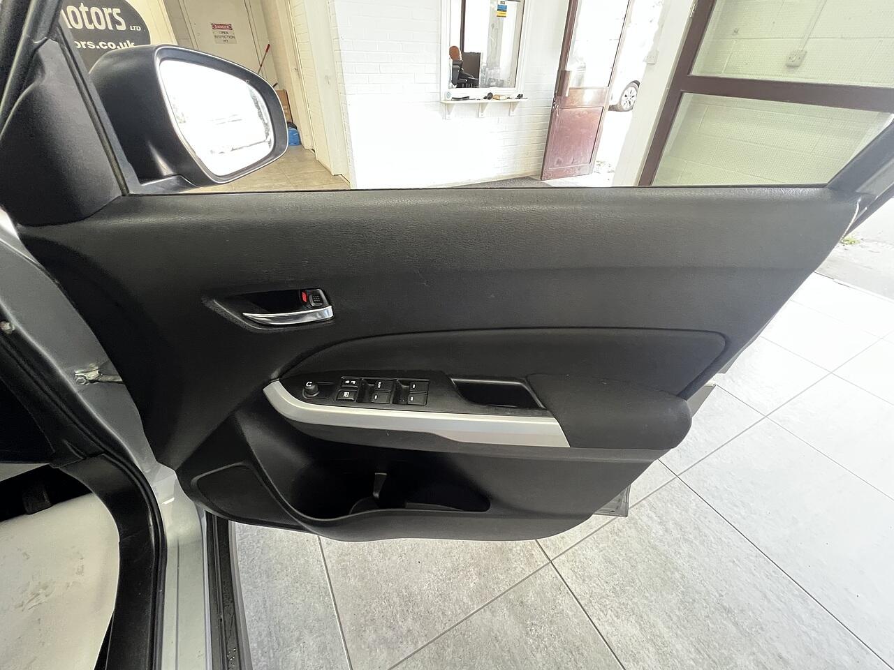 Suzuki Vitara view 12
