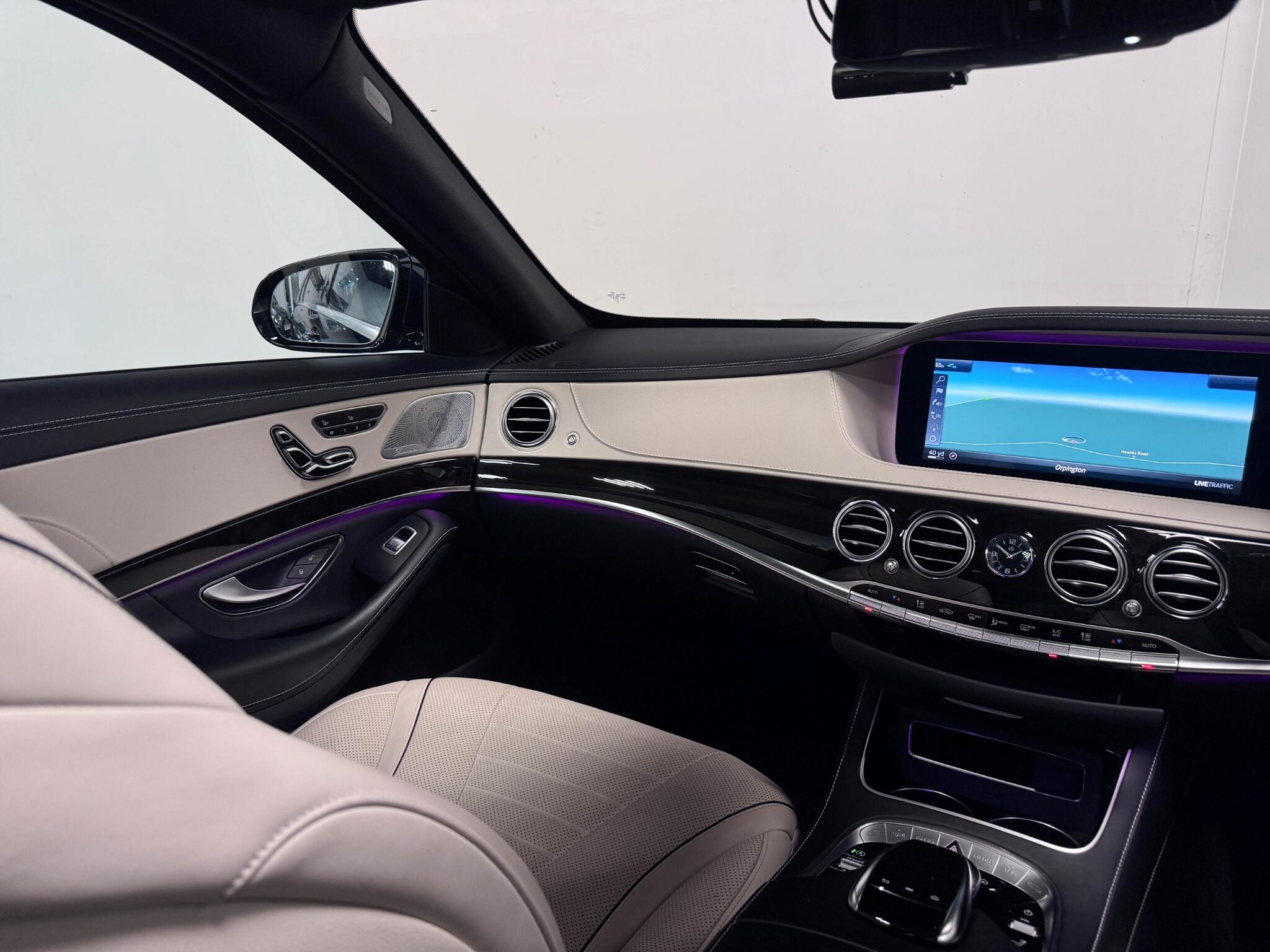 Mercedes-Benz S Class view 32