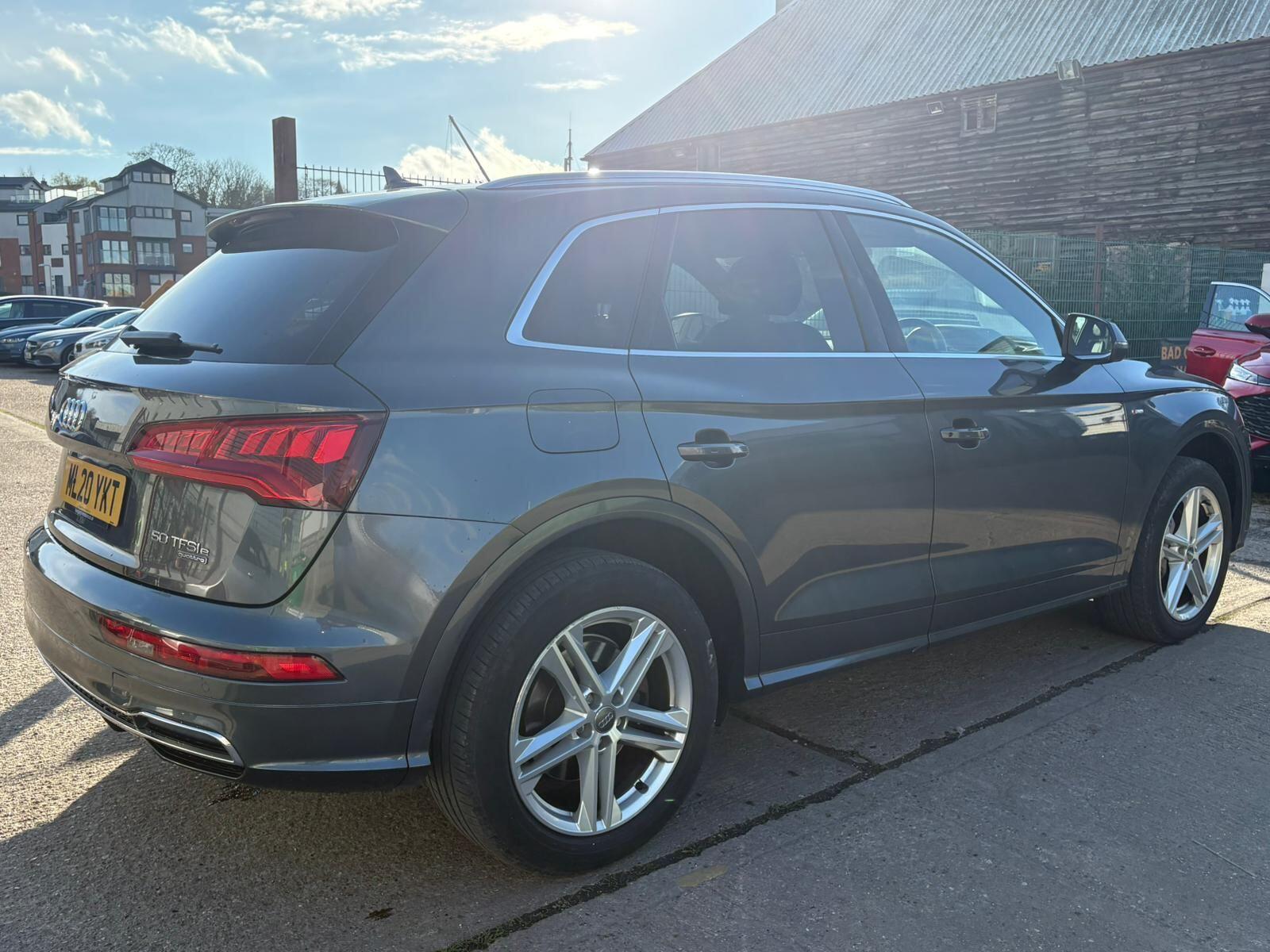 Audi Q5 view 13