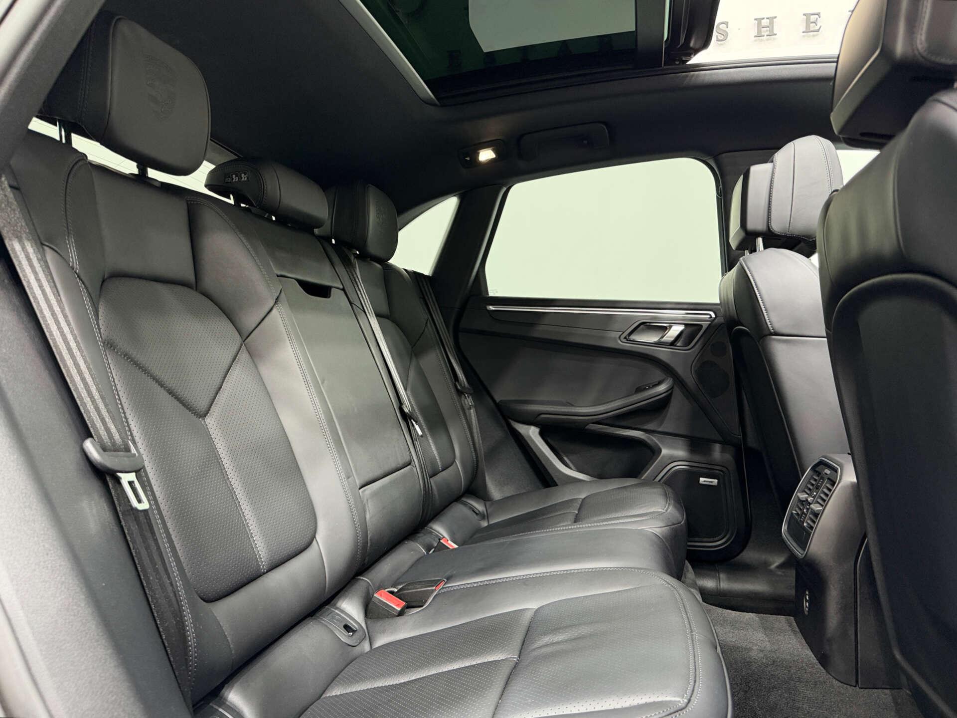 Porsche Macan view 13