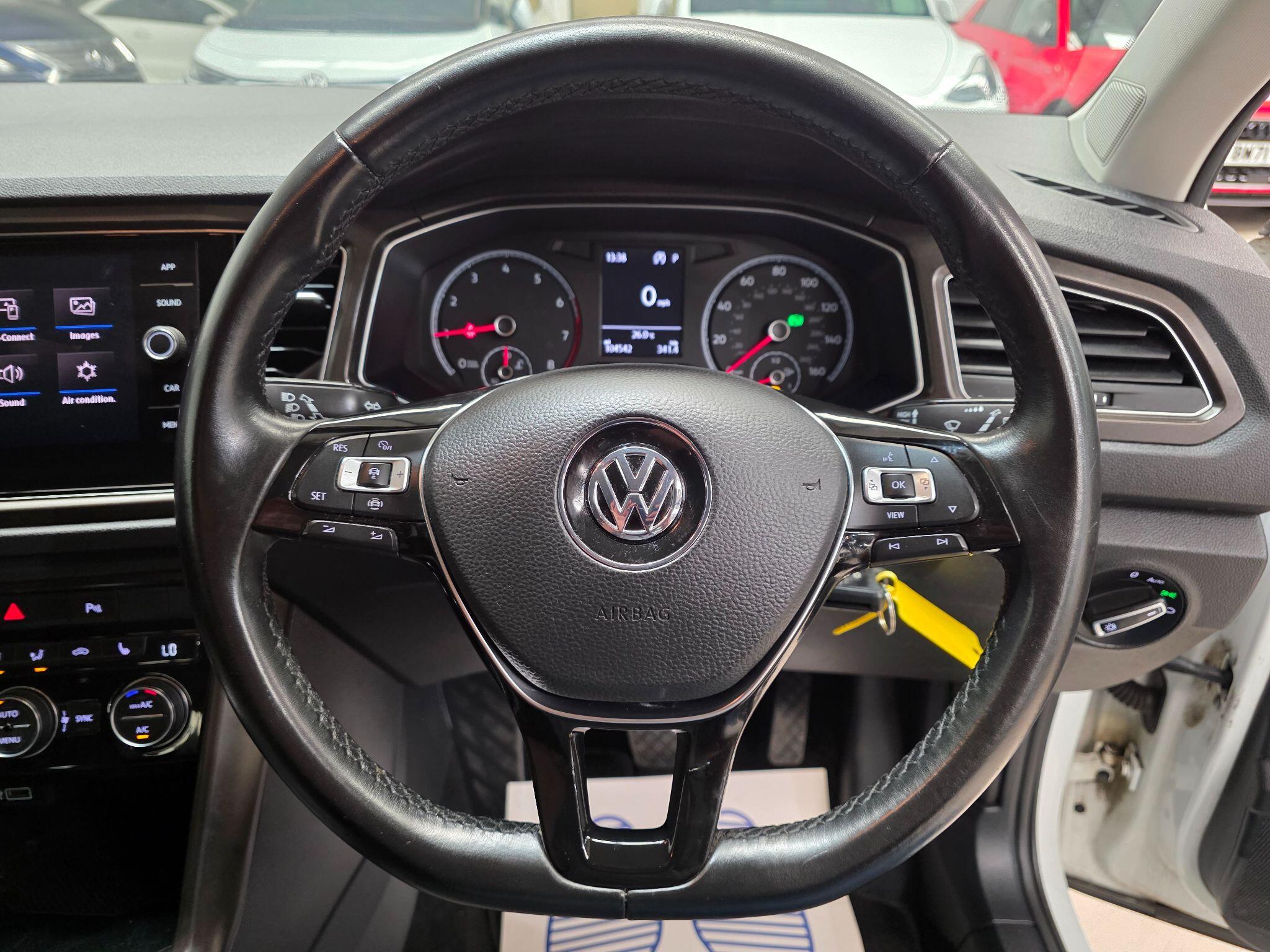 Volkswagen T-Roc view 15