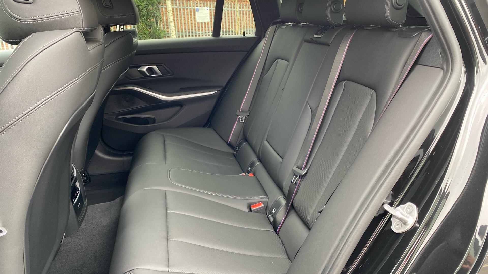 BMW 3 Series view 12