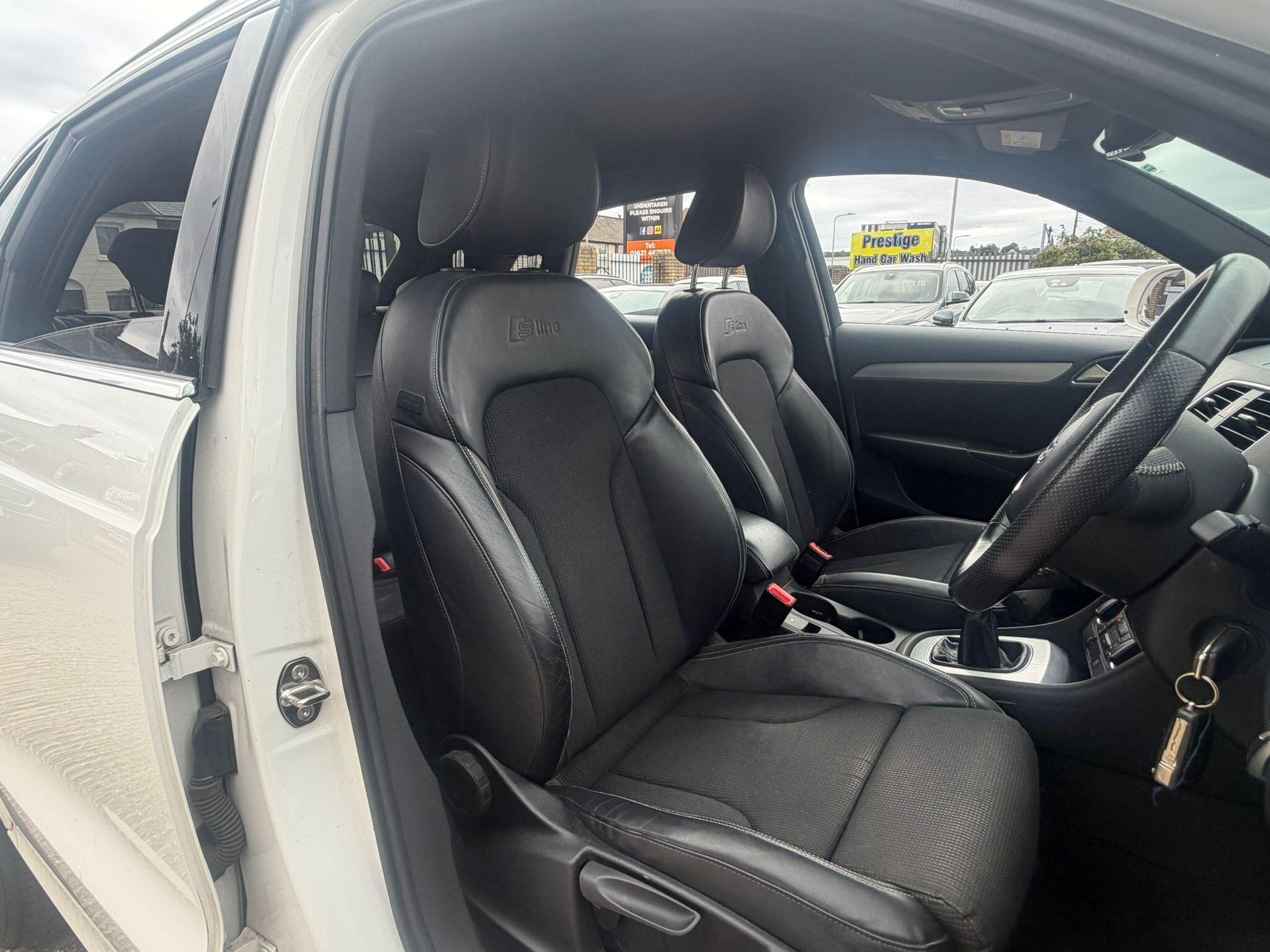 Audi Q3 view 12