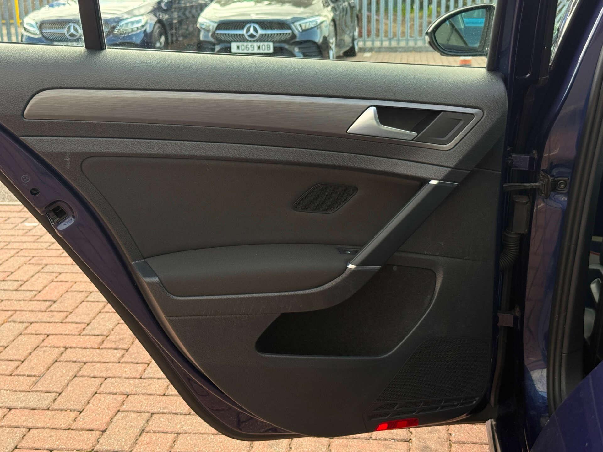 Volkswagen Golf view 33