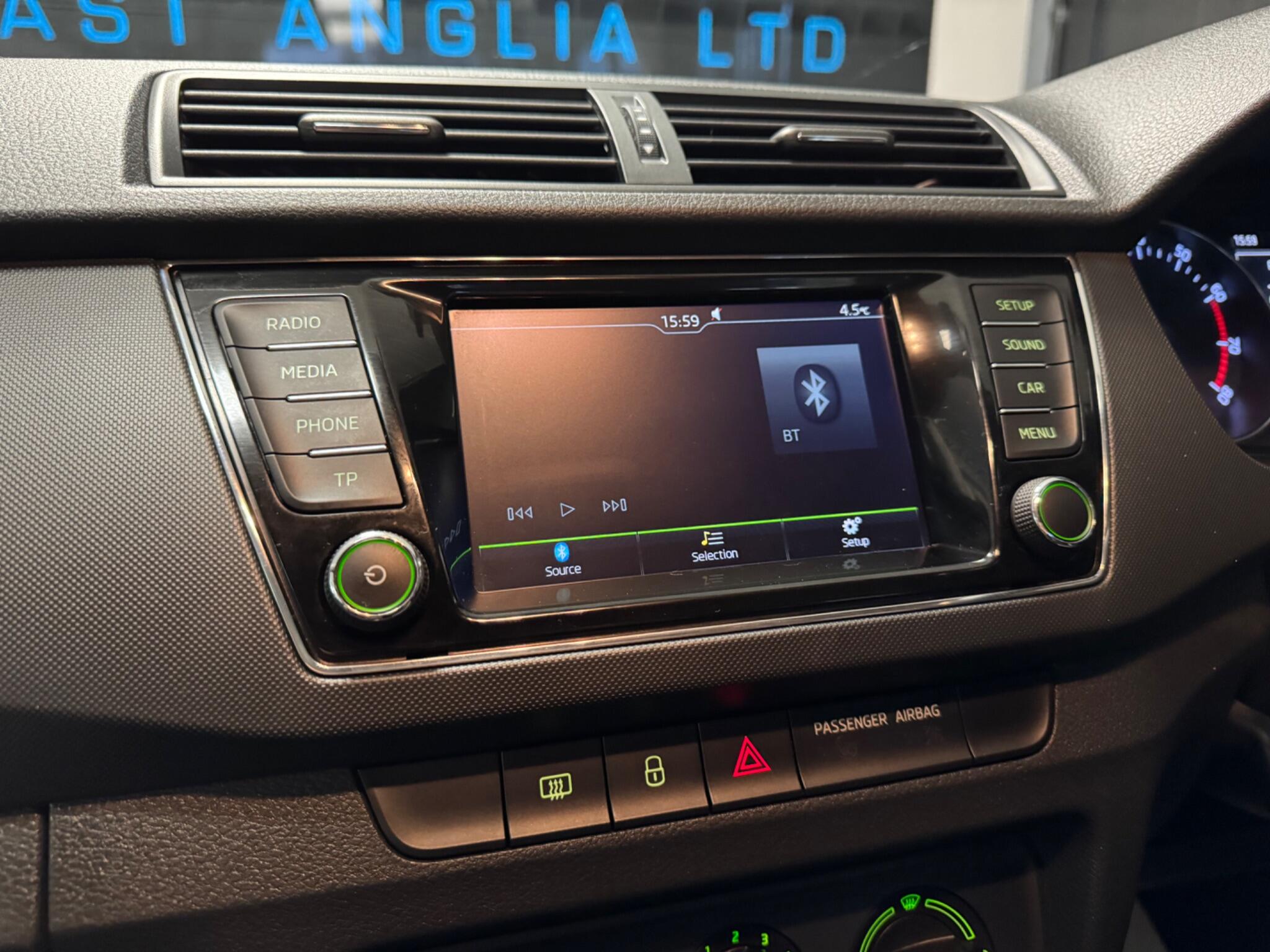 2016 Skoda Fabia 1.2 TSI SE Euro 6 (s/s) 5dr • 33,000 miles image 35