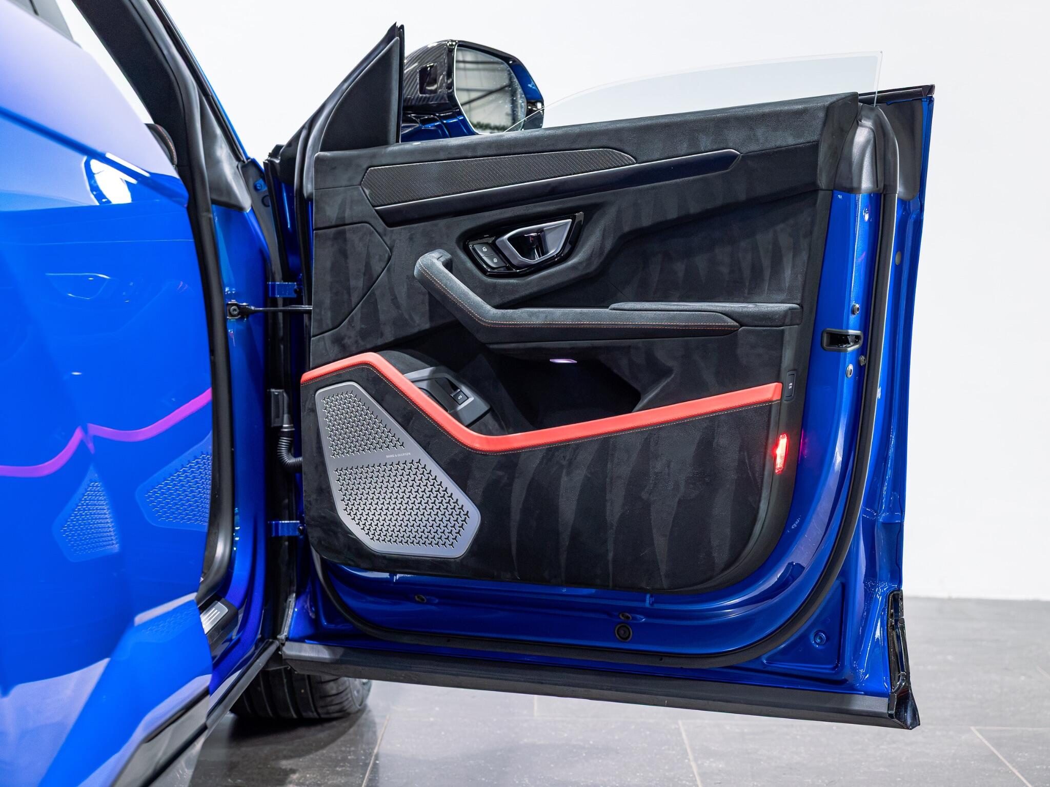Lamborghini Urus view 37