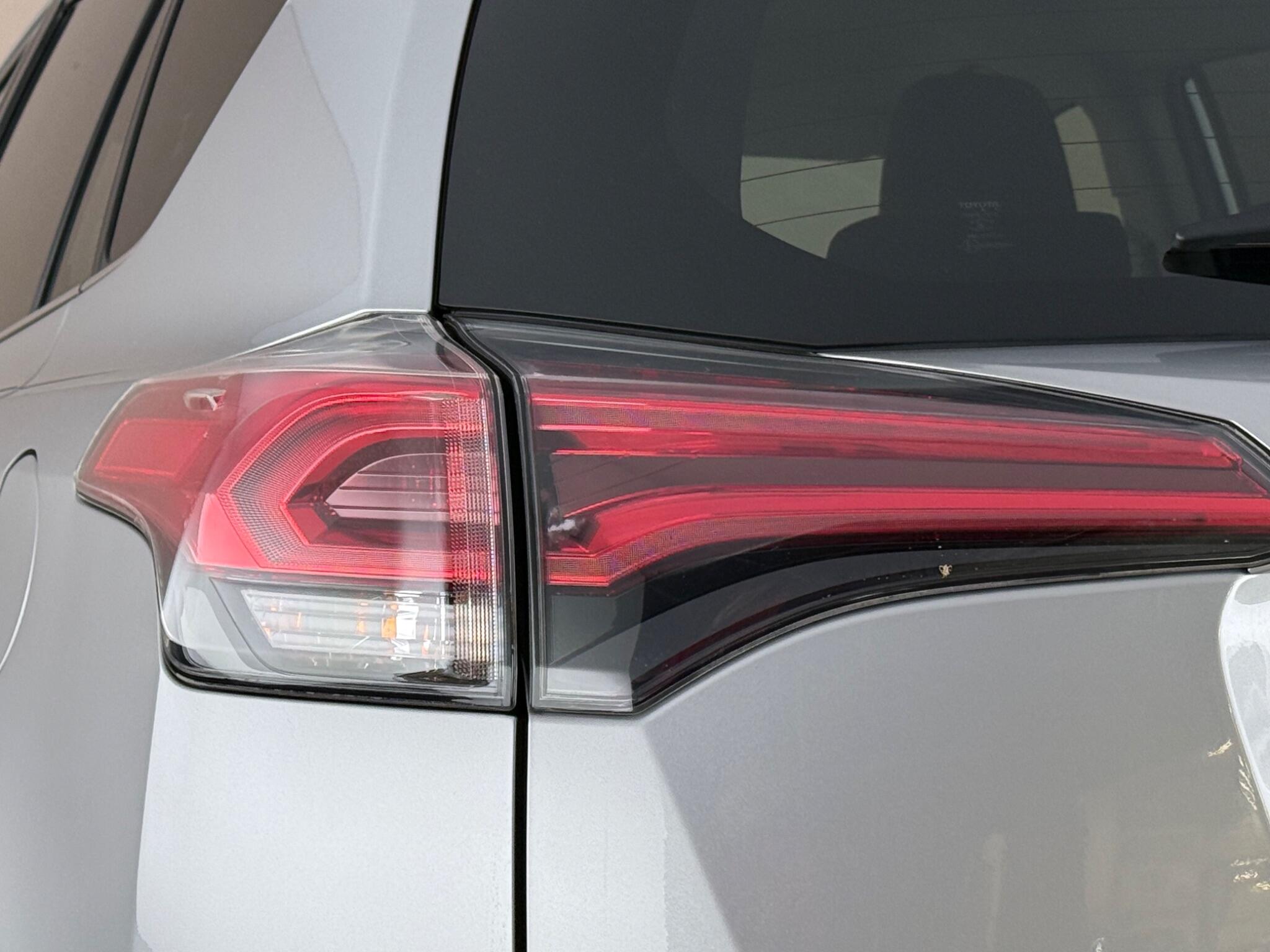 Toyota Rav4 view 11