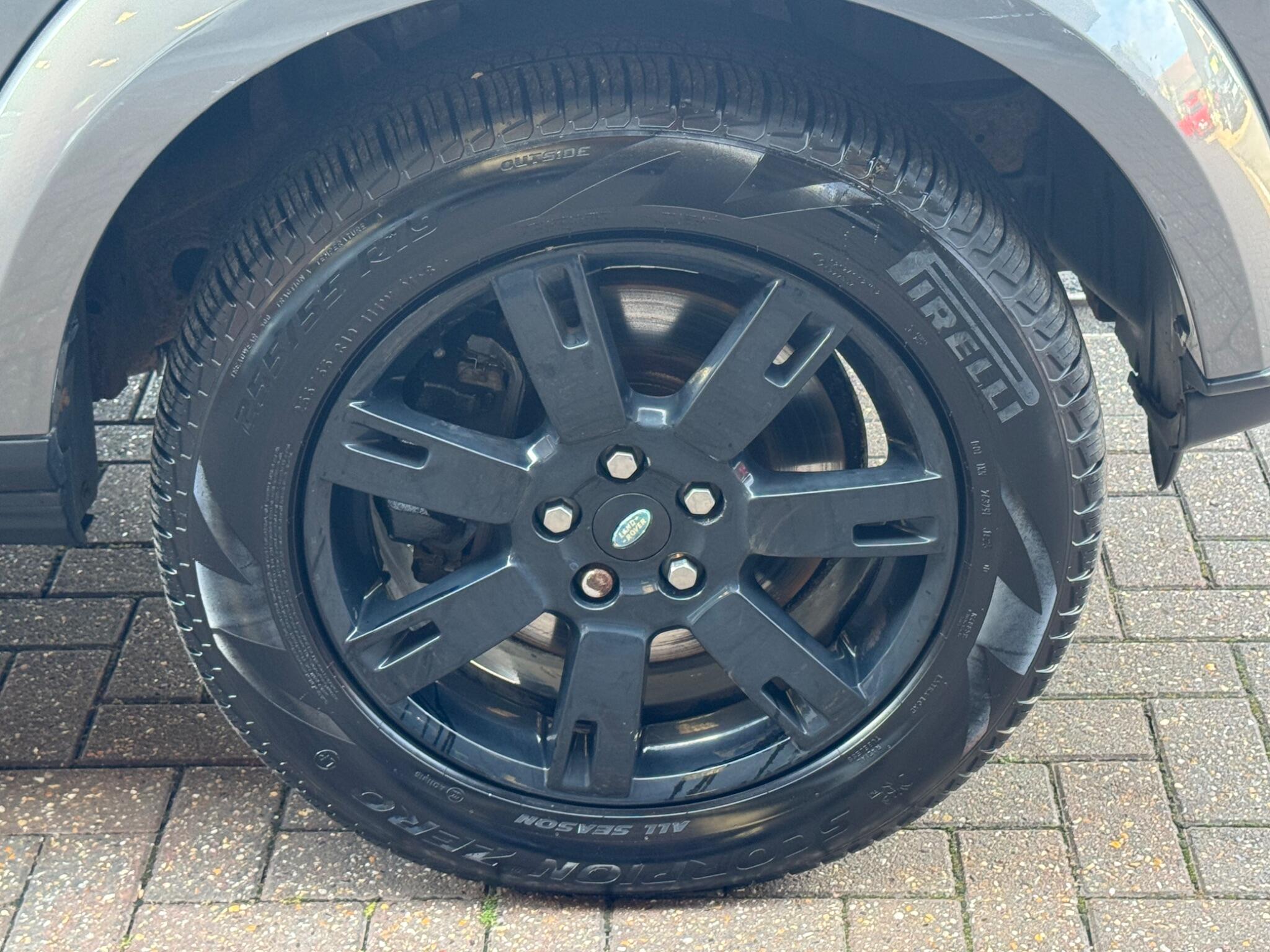 Land Rover Discovery 4 view 30