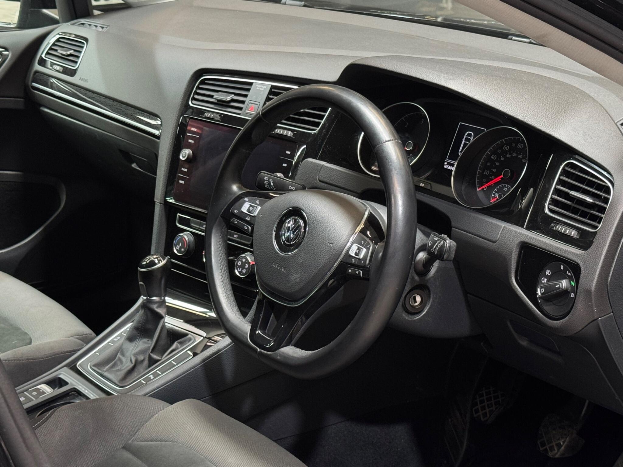 Volkswagen Golf view 21