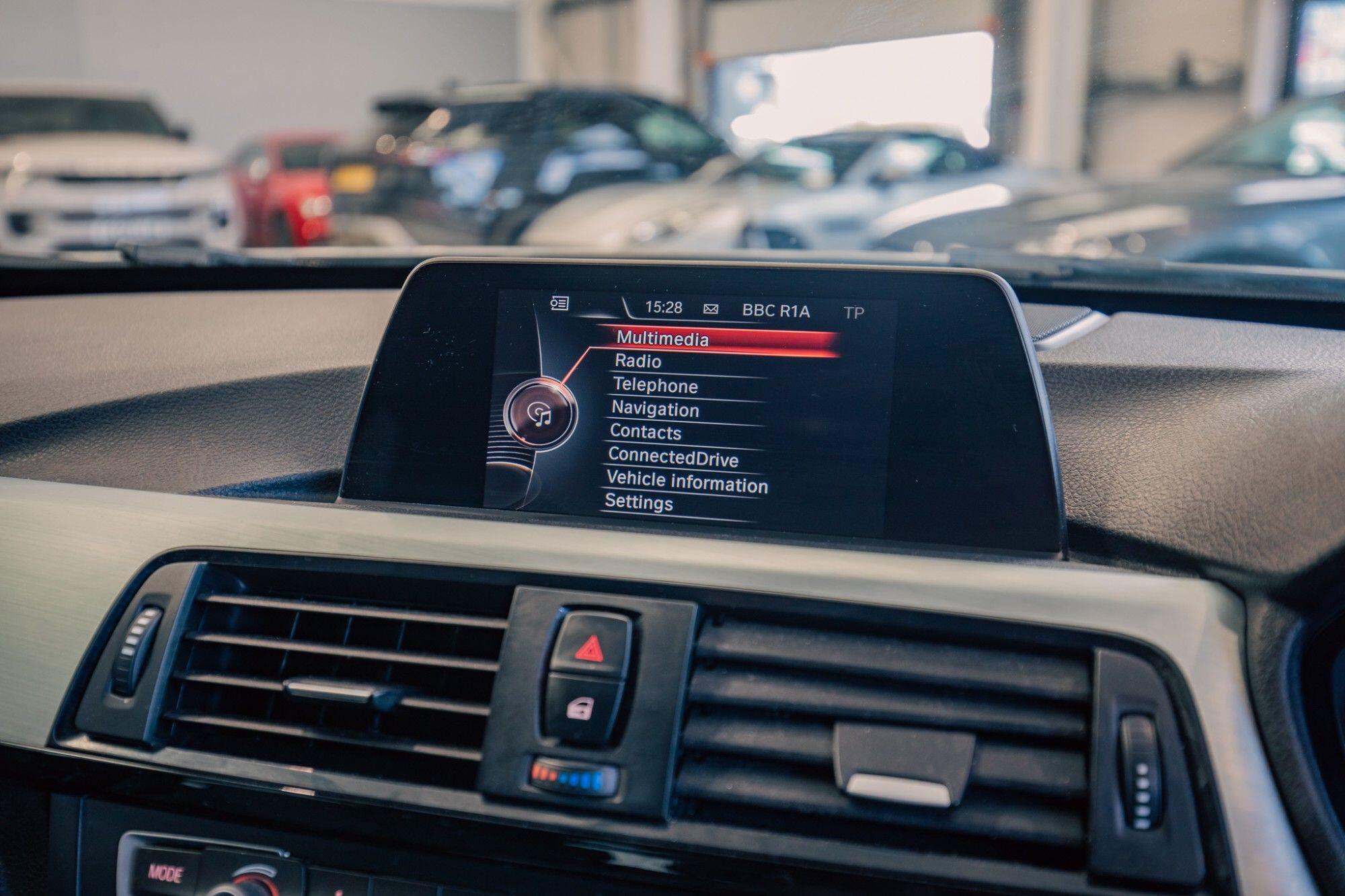 BMW 3 Series view 18