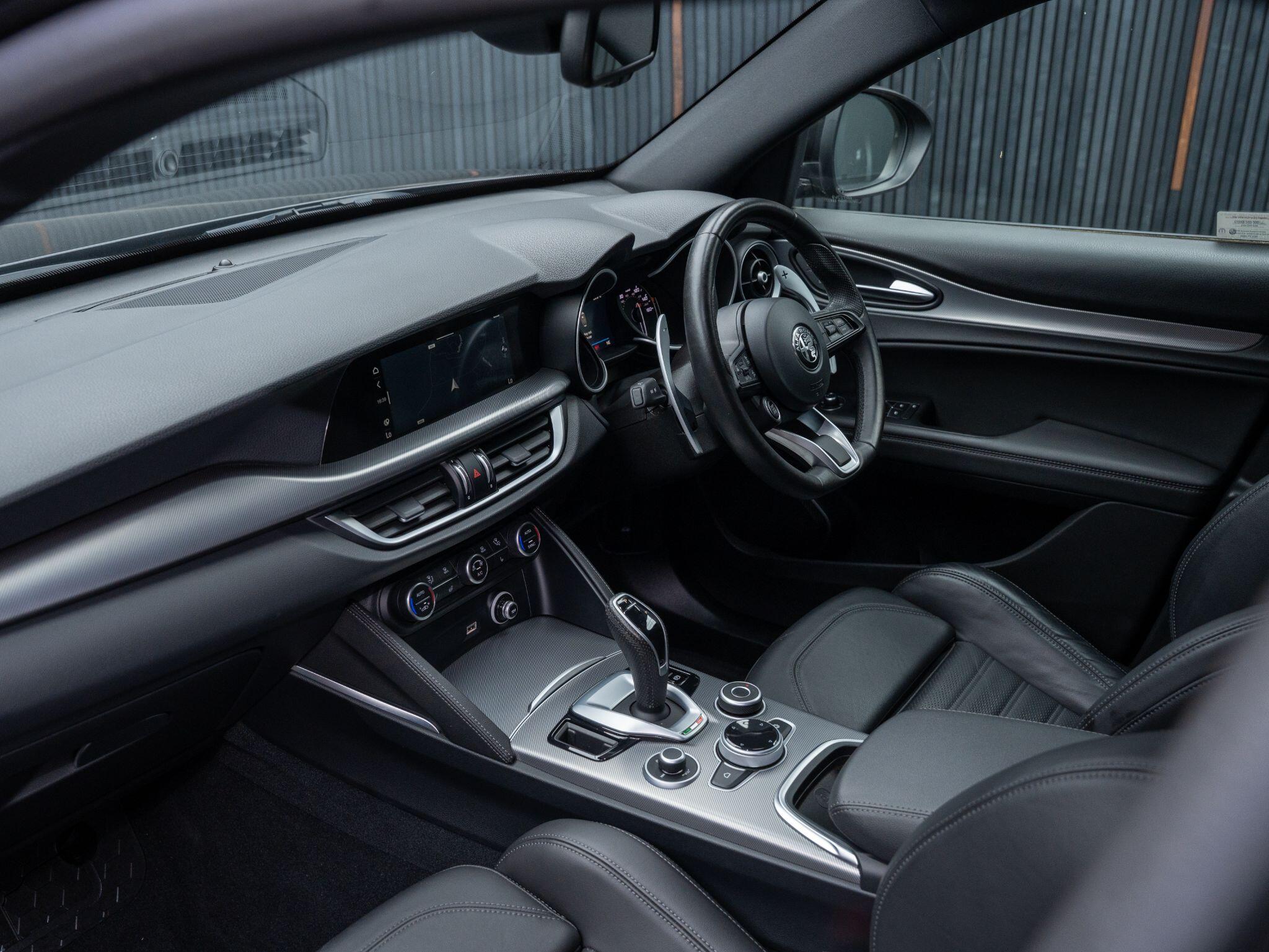 Alfa Romeo Stelvio view 41