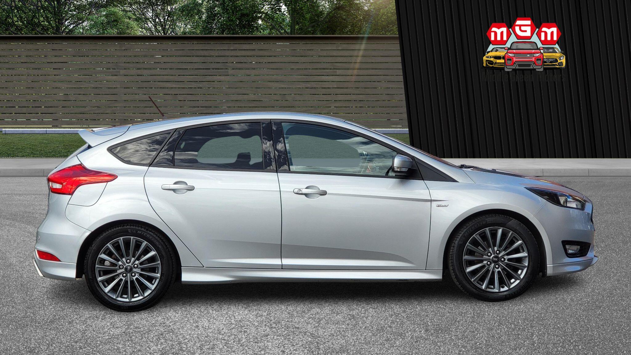Ford Focus view 8