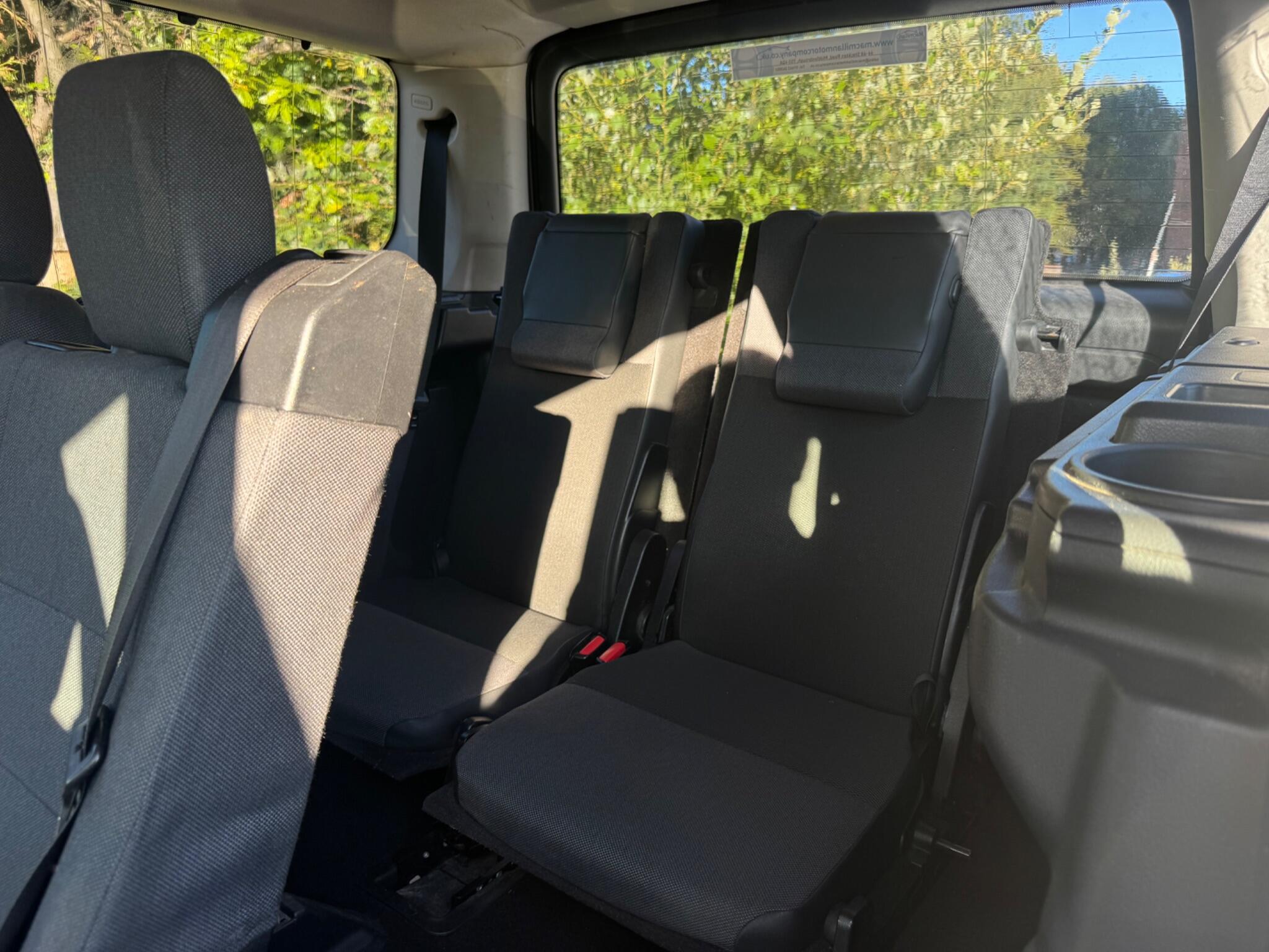 Land Rover Discovery view 27
