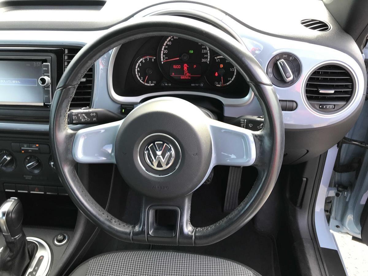 Volkswagen Beetle view 15