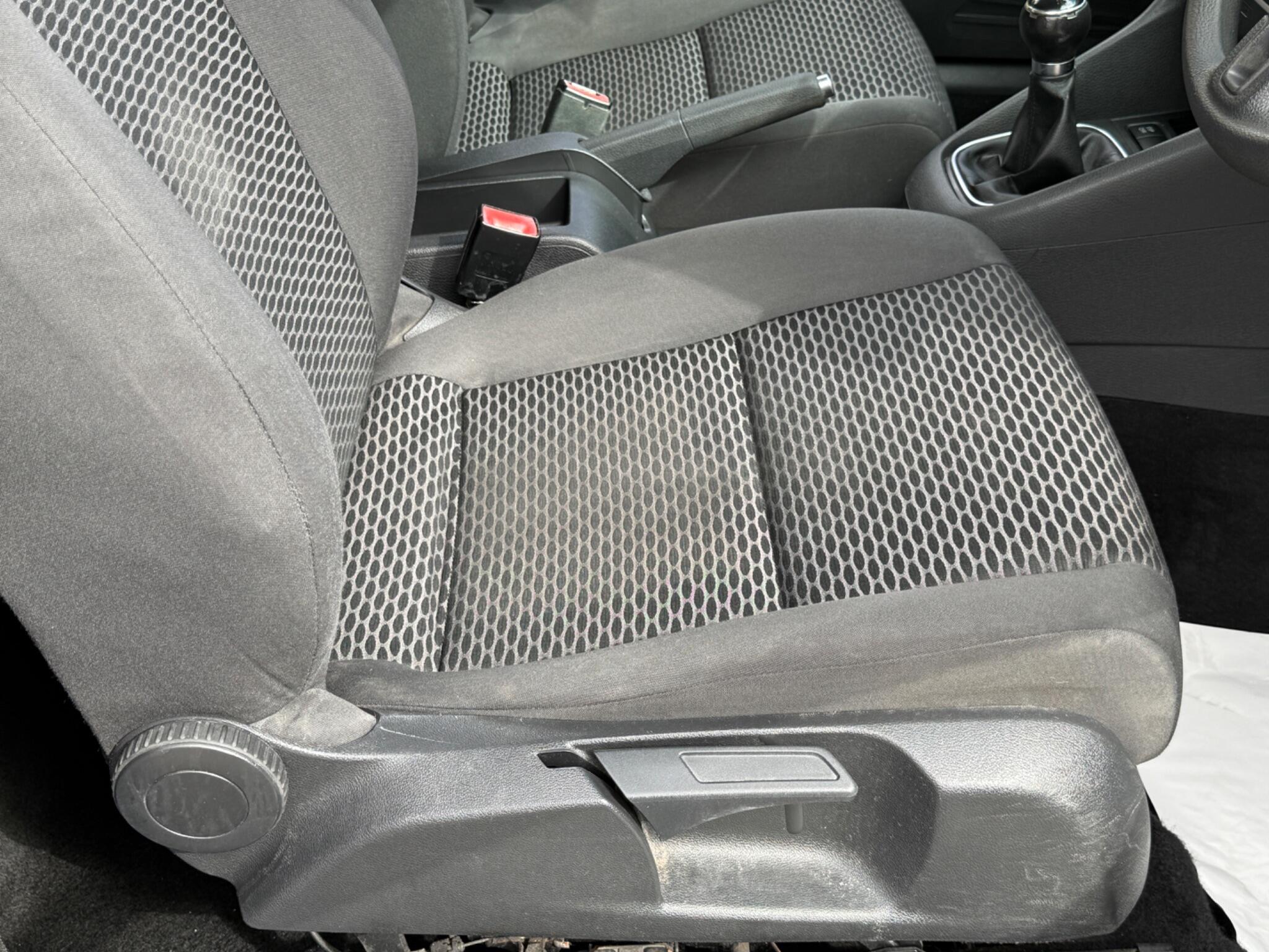 Volkswagen Golf - Image 23