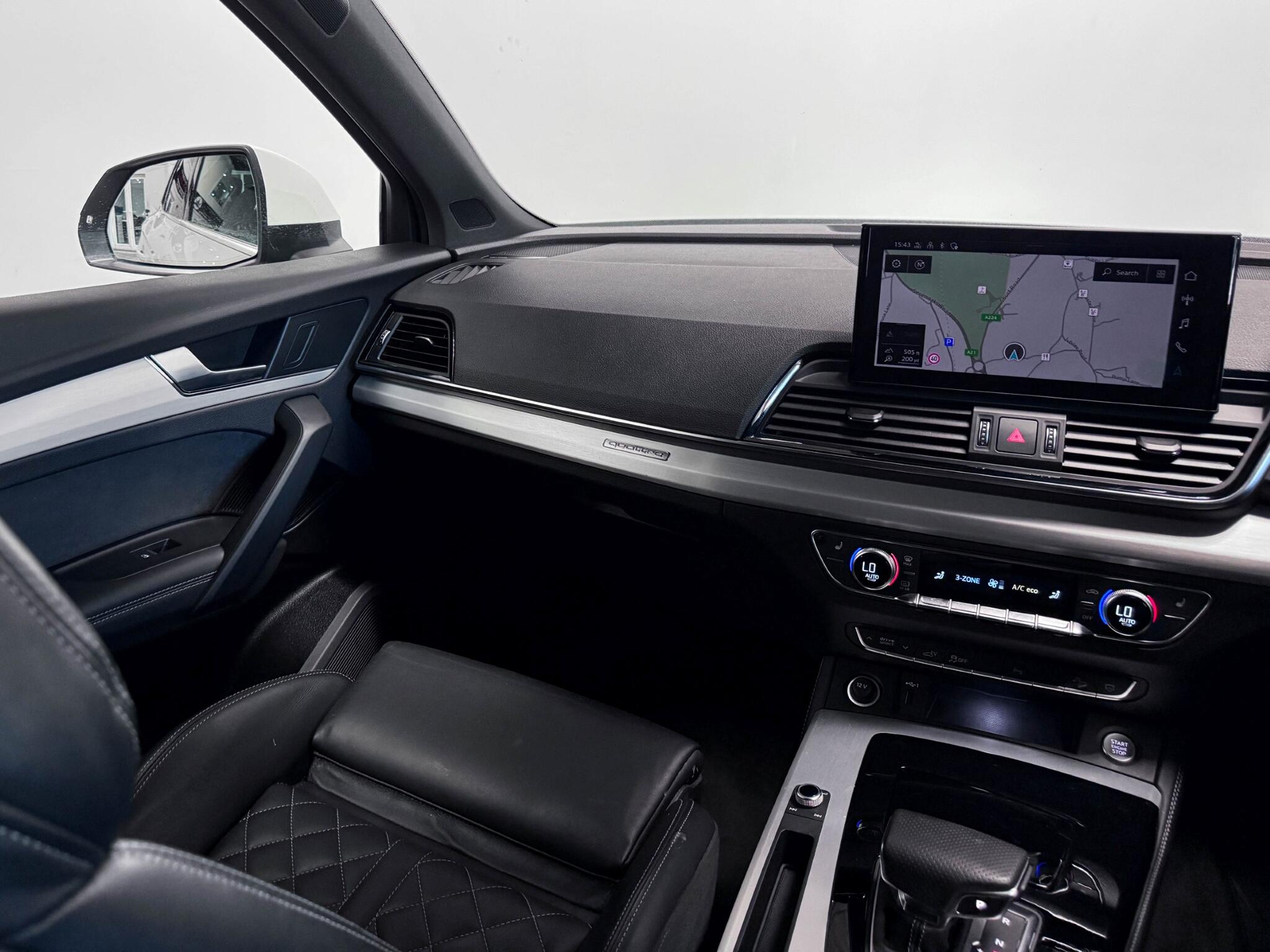 Audi Q5 view 16