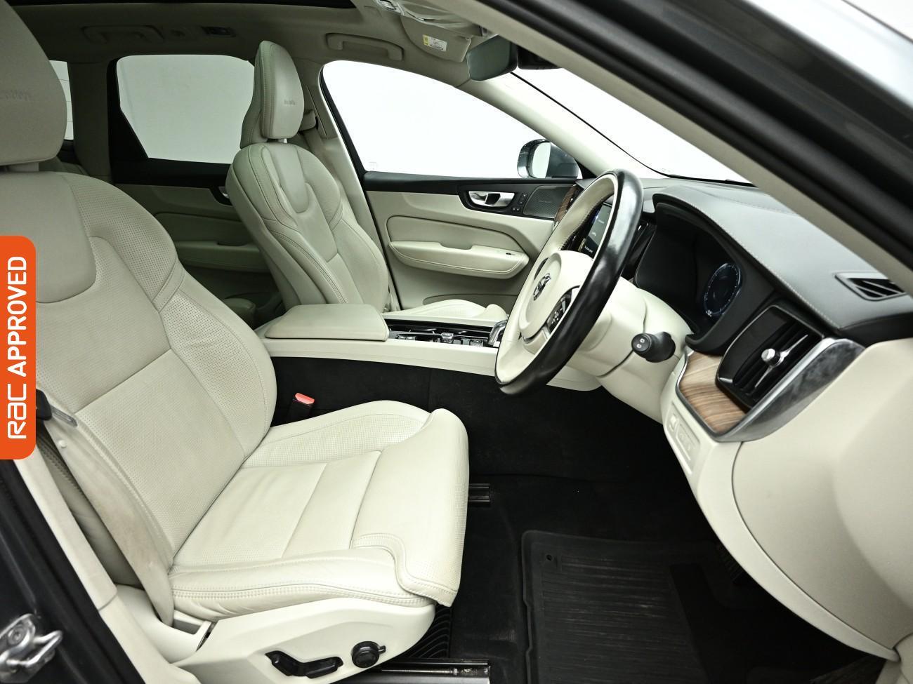 Volvo XC60 view 12