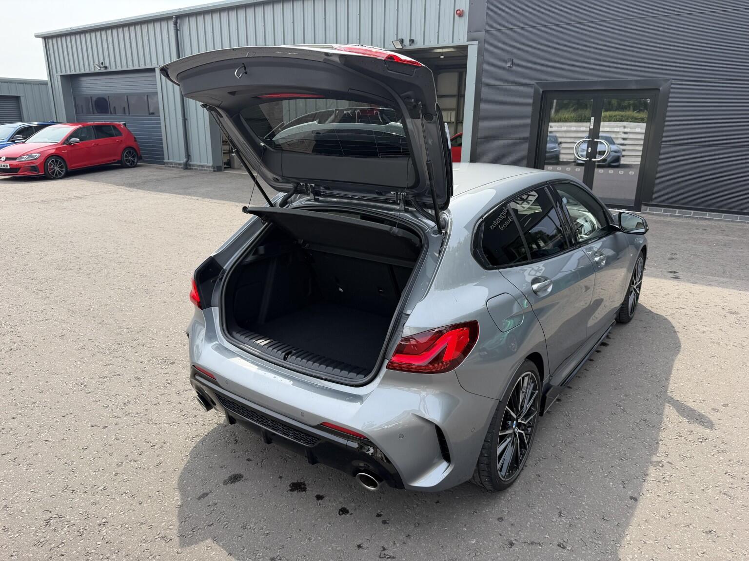 BMW 1 Series view 32