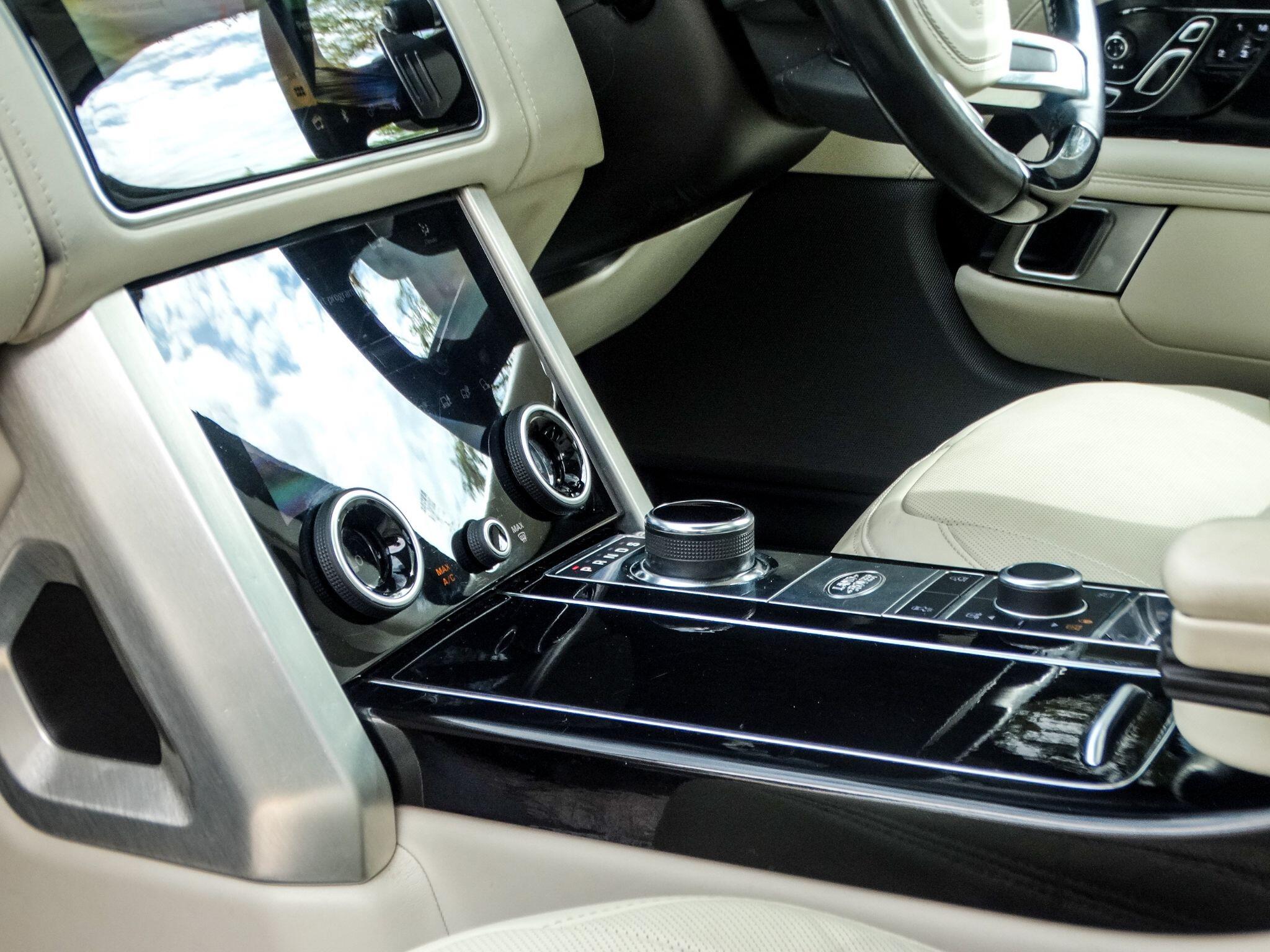 Land Rover Range Rover view 17