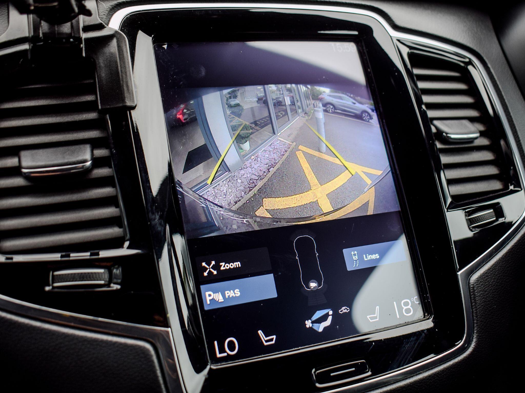 Volvo XC90 view 19