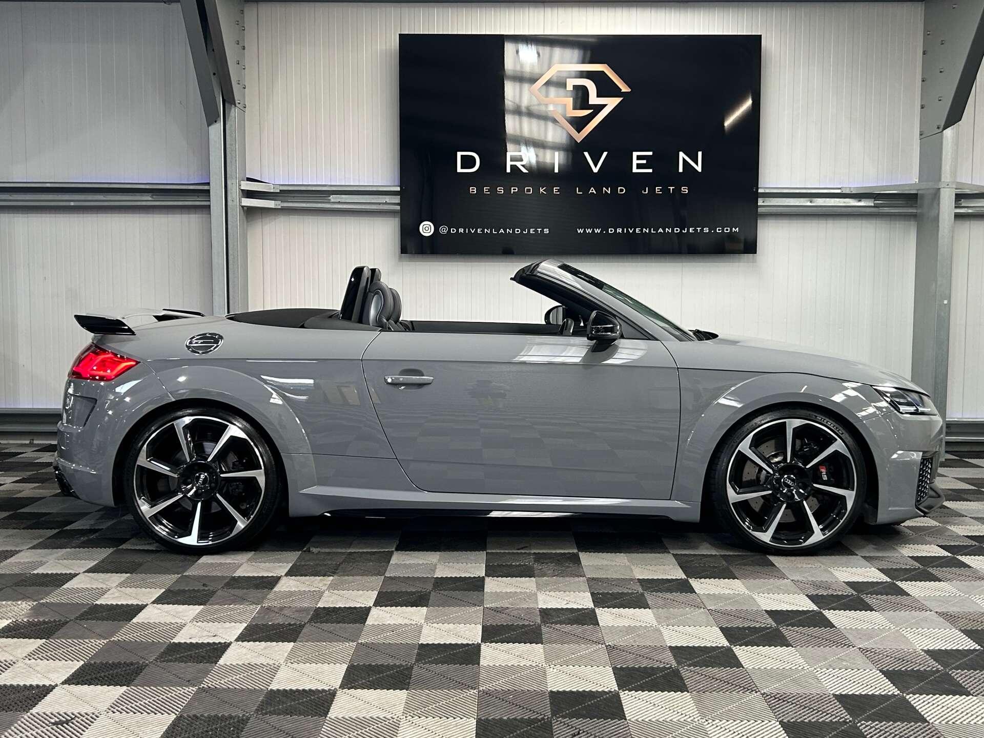 Audi TT RS view 20