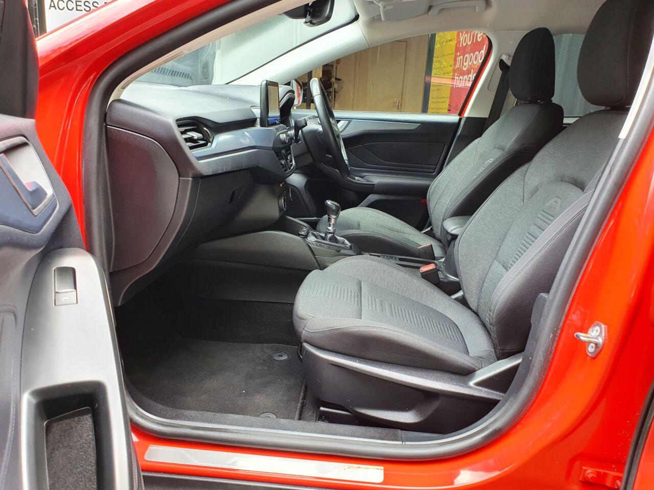 Ford Focus view 27