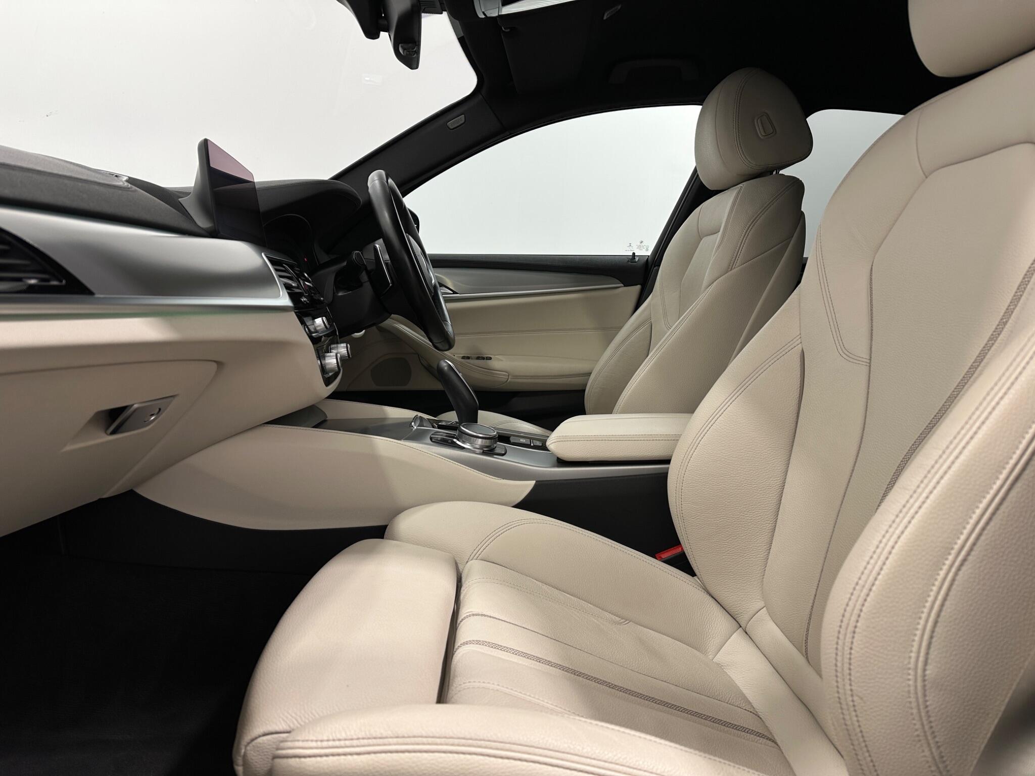 BMW 5 Series view 36