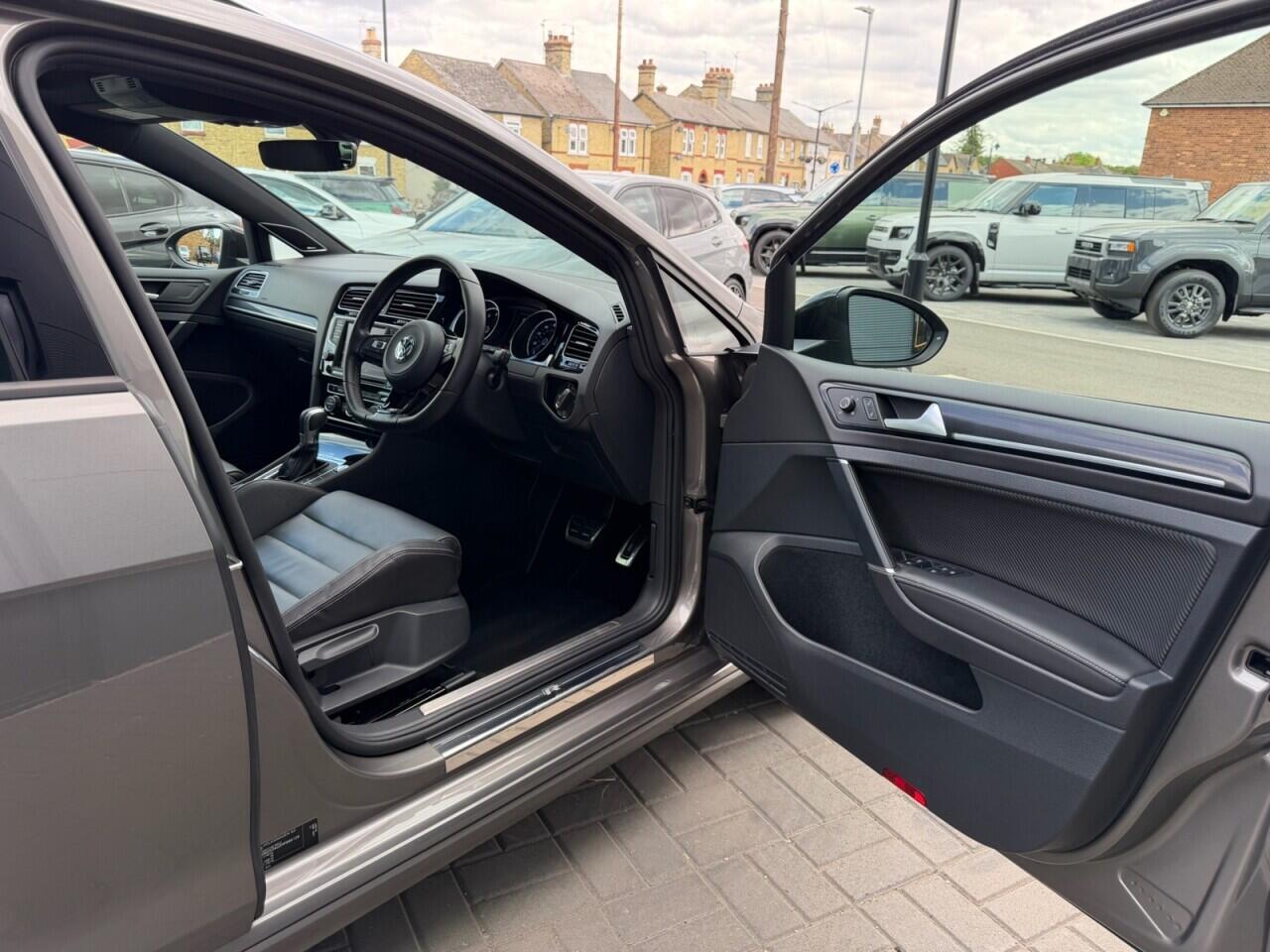 Volkswagen Golf view 23