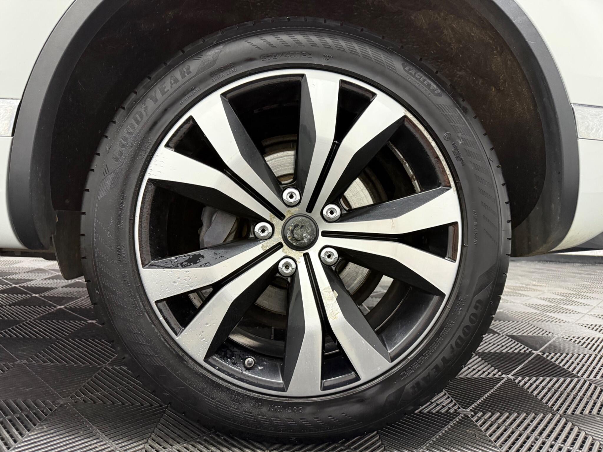 Volkswagen Touareg view 27