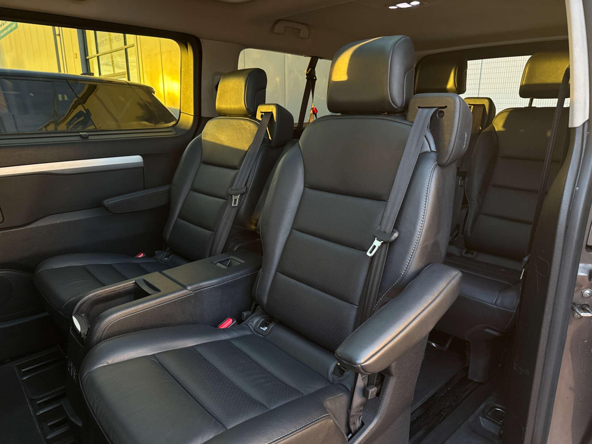 Peugeot Traveller view 27