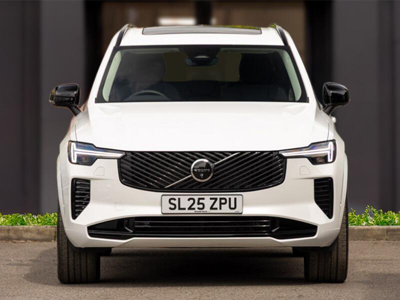 Volvo XC90 view 10