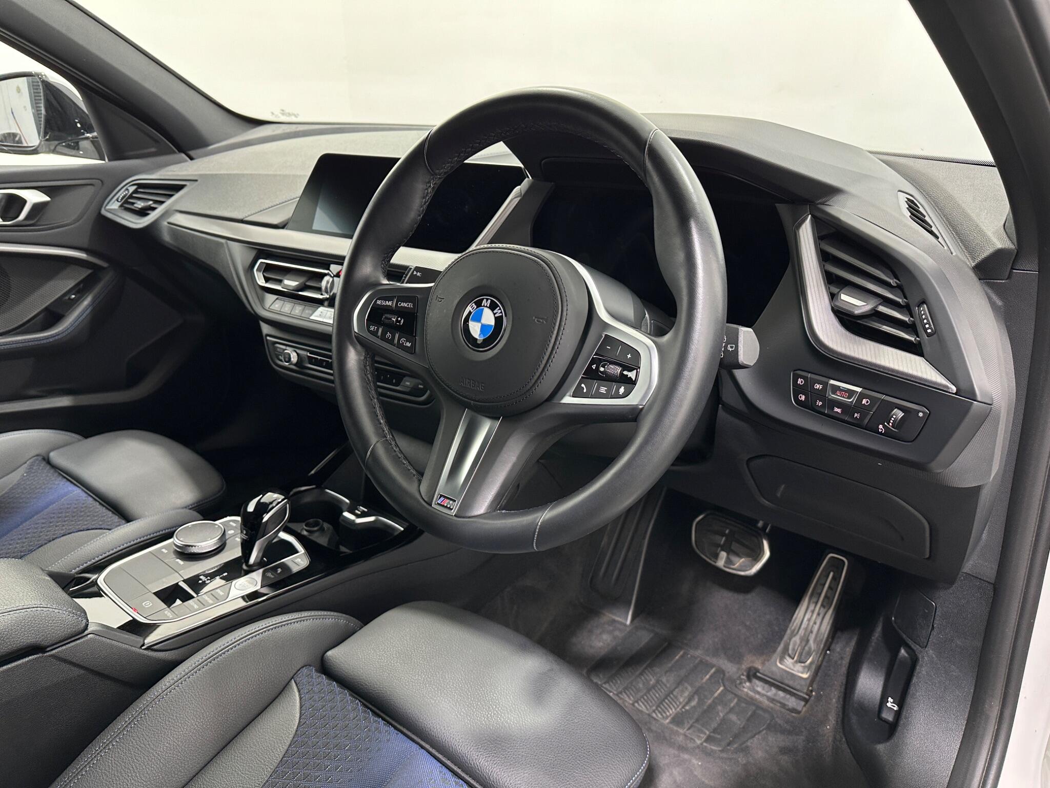 BMW 1 Series view 11