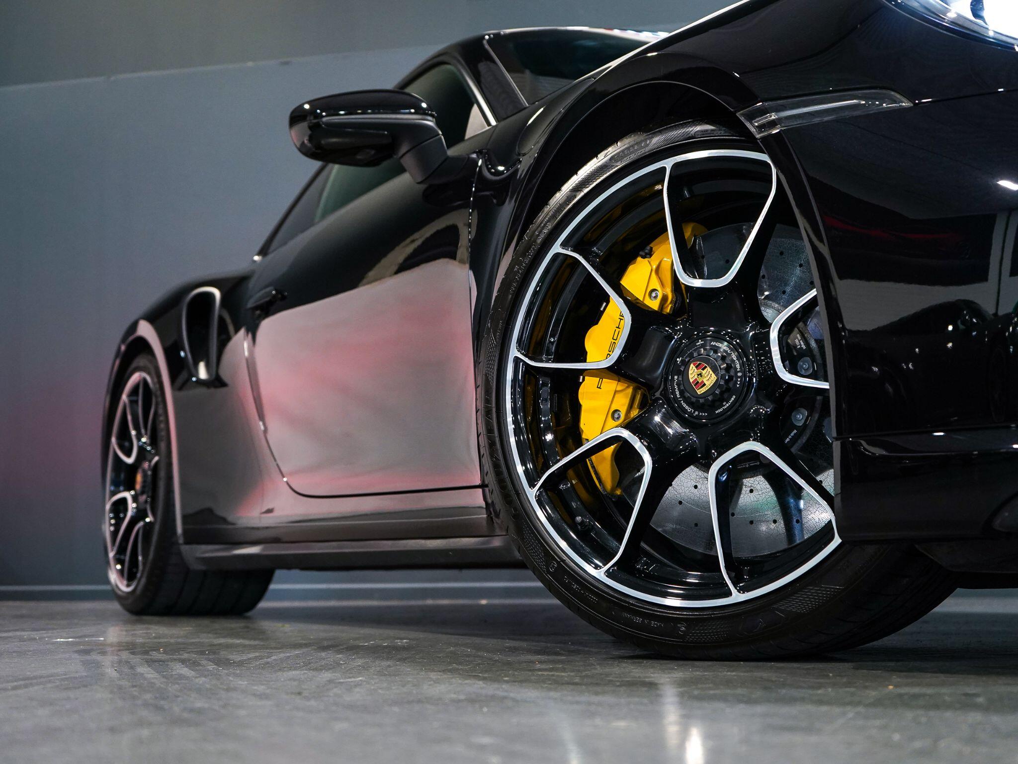 Porsche 911 view 48